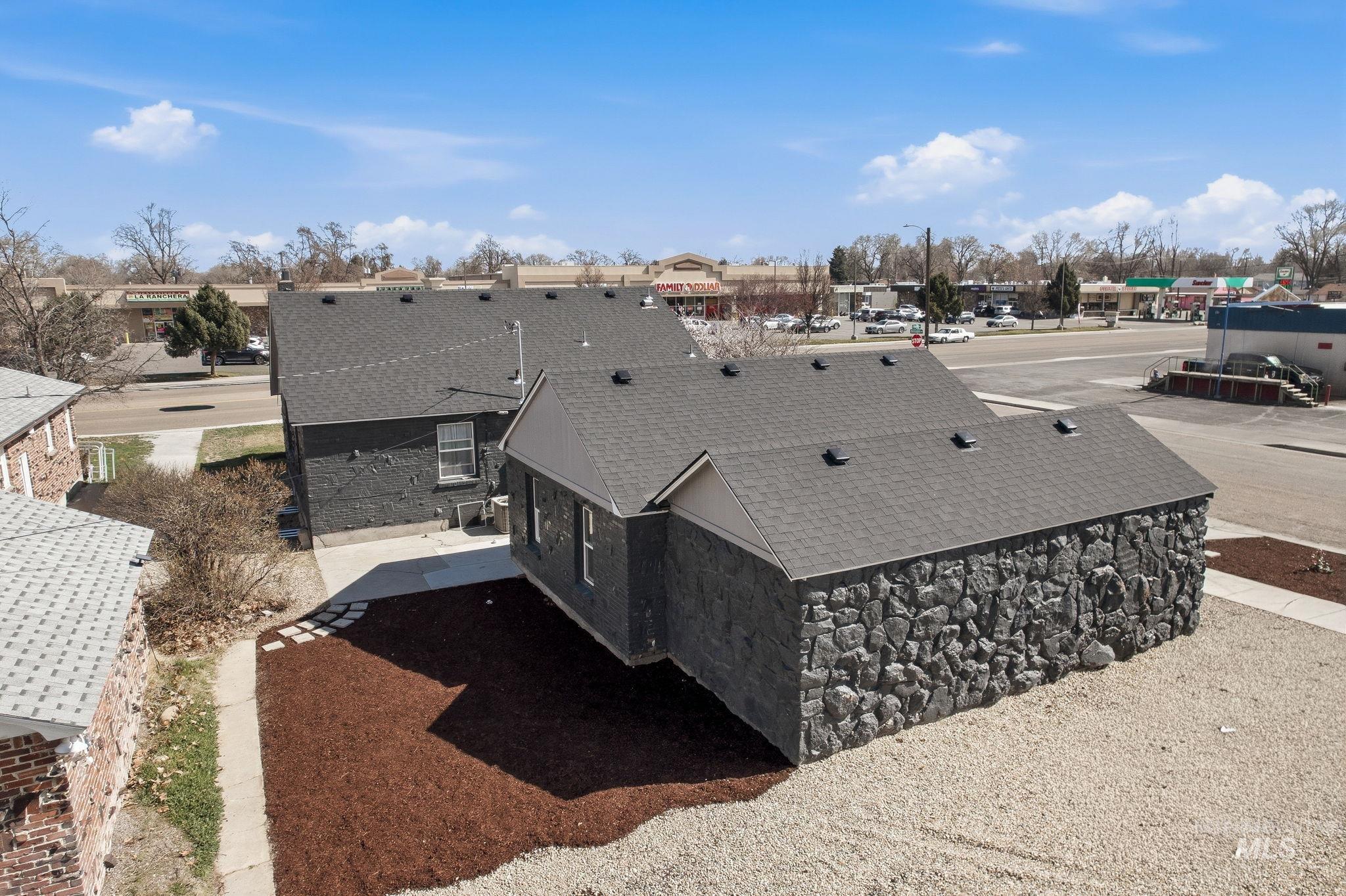 123 S Holly St, Nampa, Idaho 83686-5101, 2 Bedrooms, 1 Bathroom, Residential Income For Sale, Price $499,900,MLS 98978658