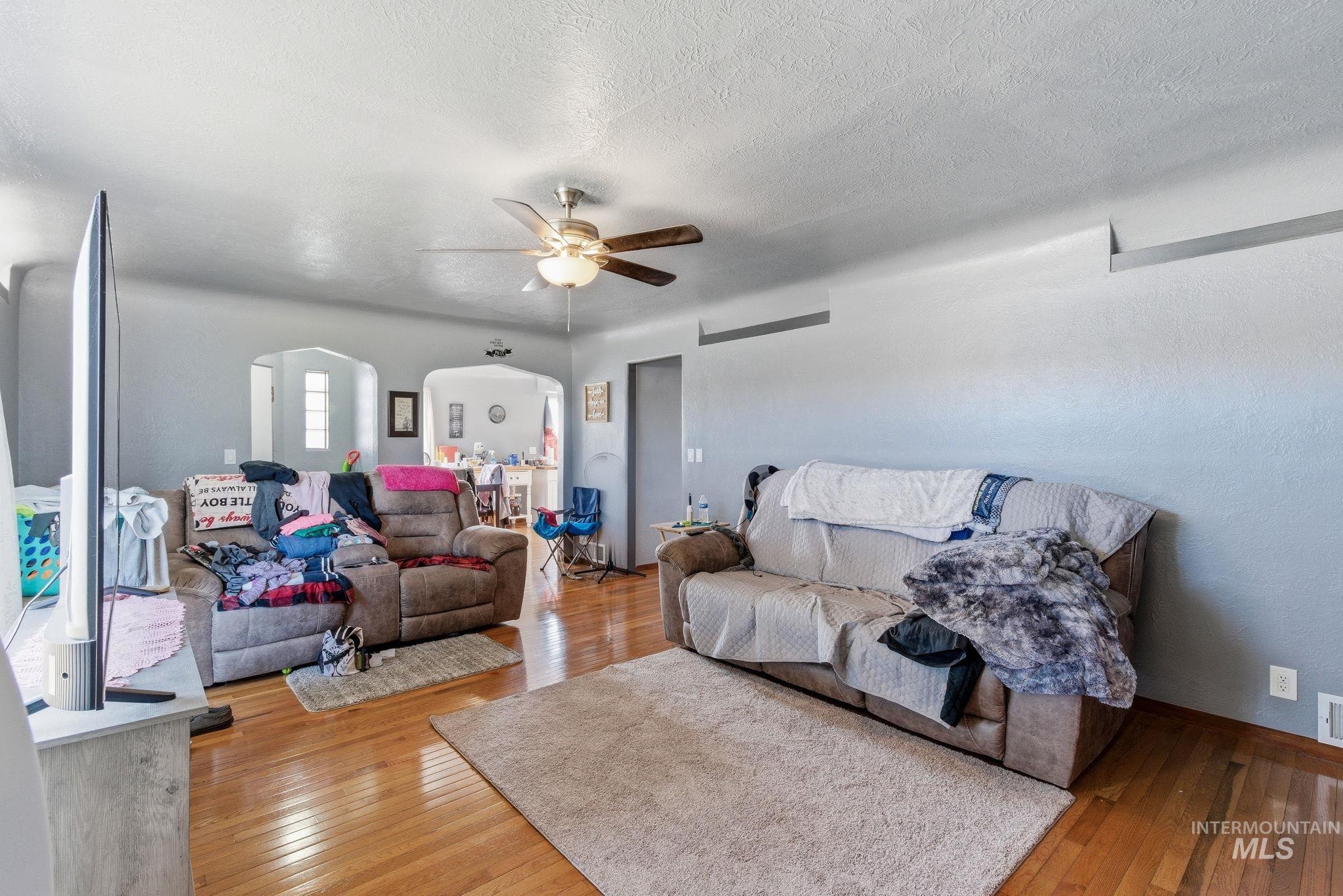 123 S Holly St, Nampa, Idaho 83686-5101, 2 Bedrooms, 1 Bathroom, Residential Income For Sale, Price $499,900,MLS 98978658