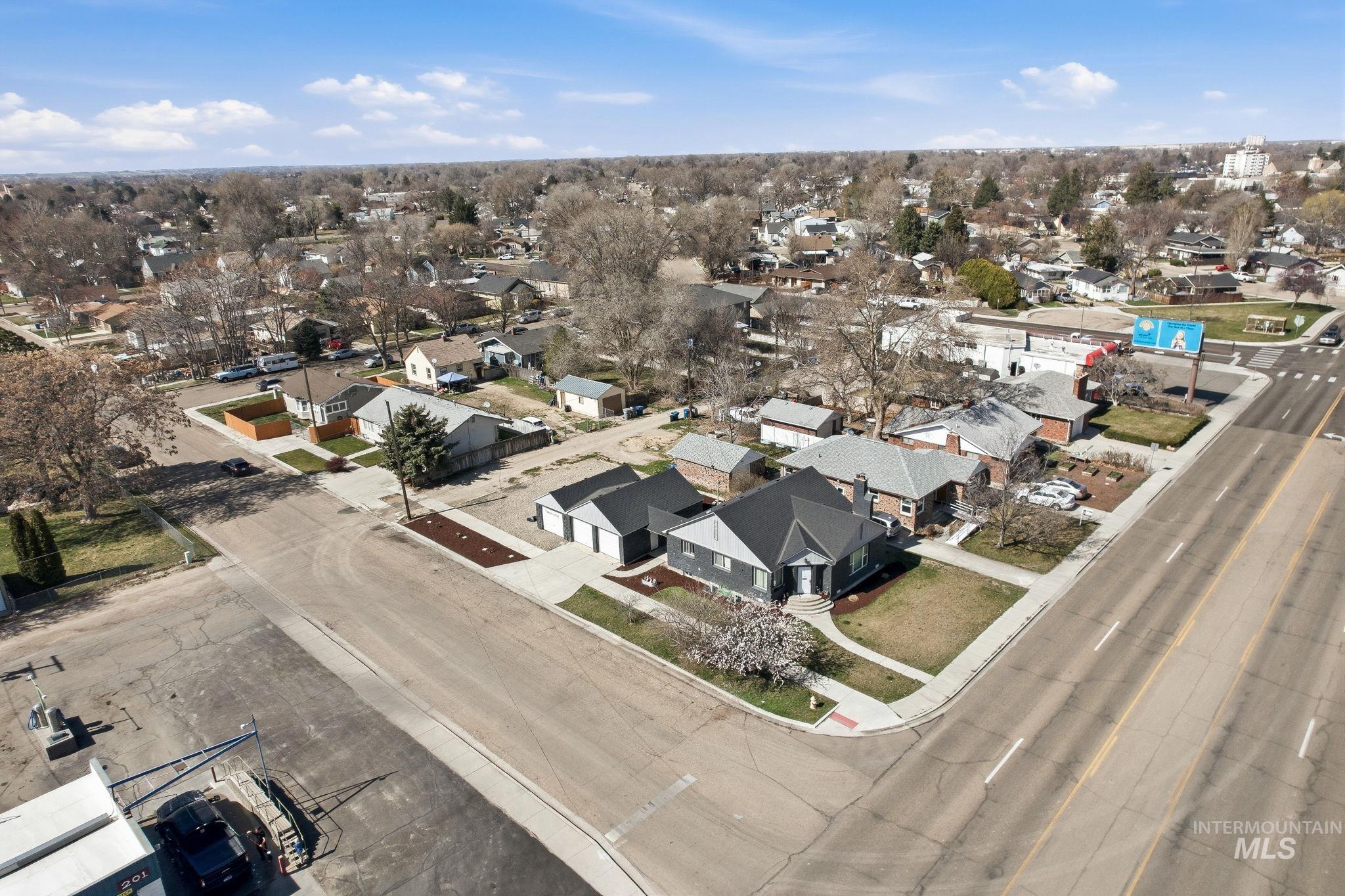 123 S Holly St, Nampa, Idaho 83686-5101, 2 Bedrooms, 1 Bathroom, Residential Income For Sale, Price $499,900,MLS 98978658