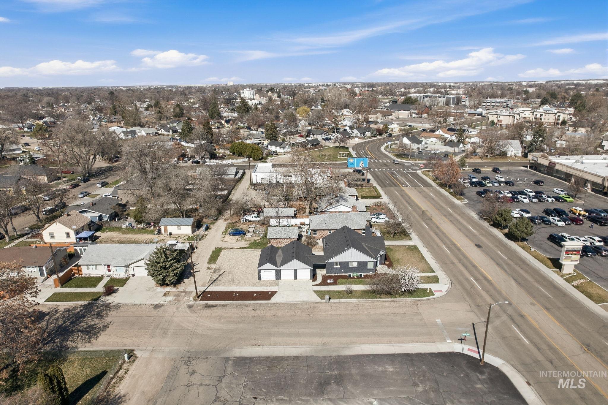 123 S Holly St, Nampa, Idaho 83686-5101, 2 Bedrooms, 1 Bathroom, Residential Income For Sale, Price $499,900,MLS 98978658