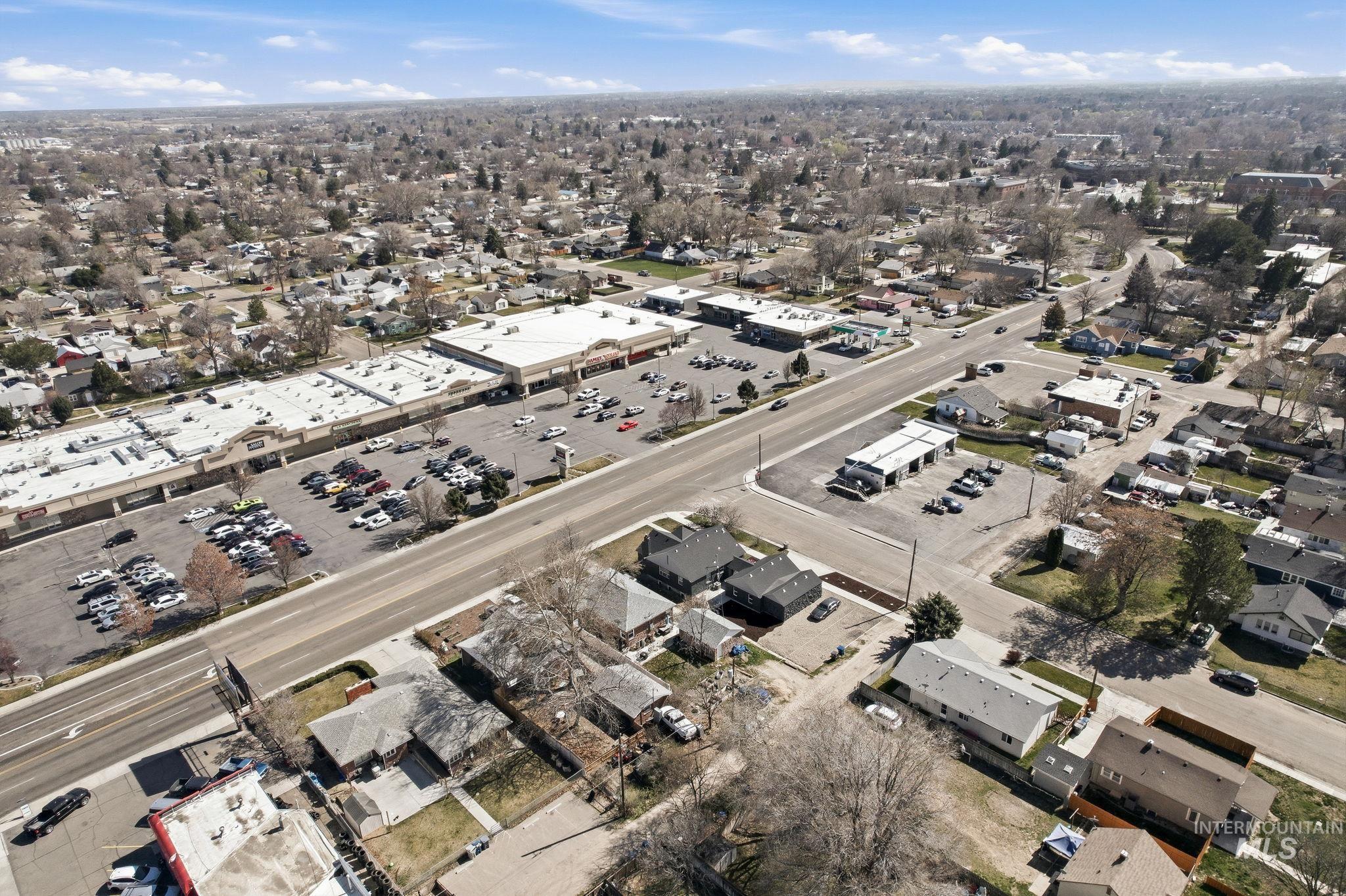 123 S Holly St, Nampa, Idaho 83686-5101, 2 Bedrooms, 1 Bathroom, Residential Income For Sale, Price $499,900,MLS 98978658