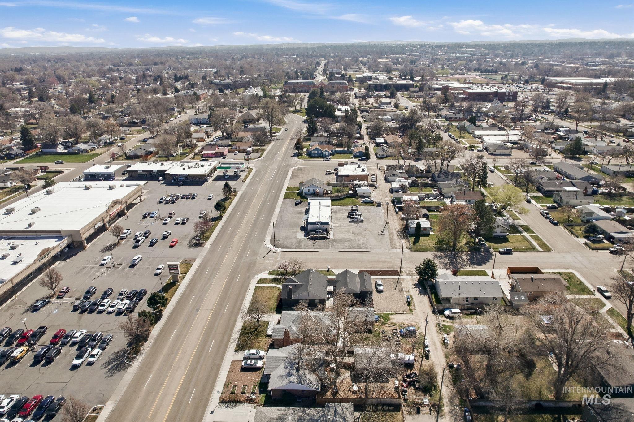 123 S Holly St, Nampa, Idaho 83686-5101, 2 Bedrooms, 1 Bathroom, Residential Income For Sale, Price $499,900,MLS 98978658