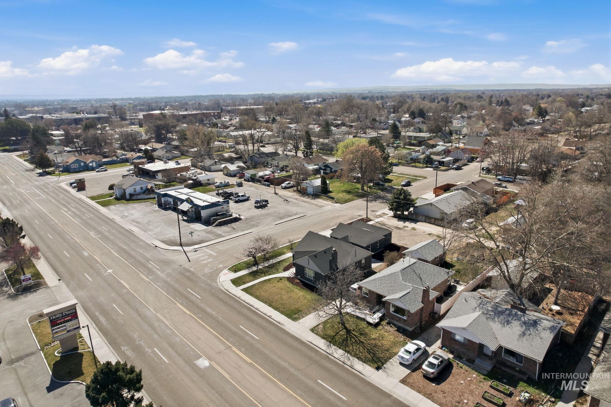 123 S Holly St, Nampa, Idaho 83686-5101, 2 Bedrooms, 1 Bathroom, Residential Income For Sale, Price $499,900,MLS 98978658