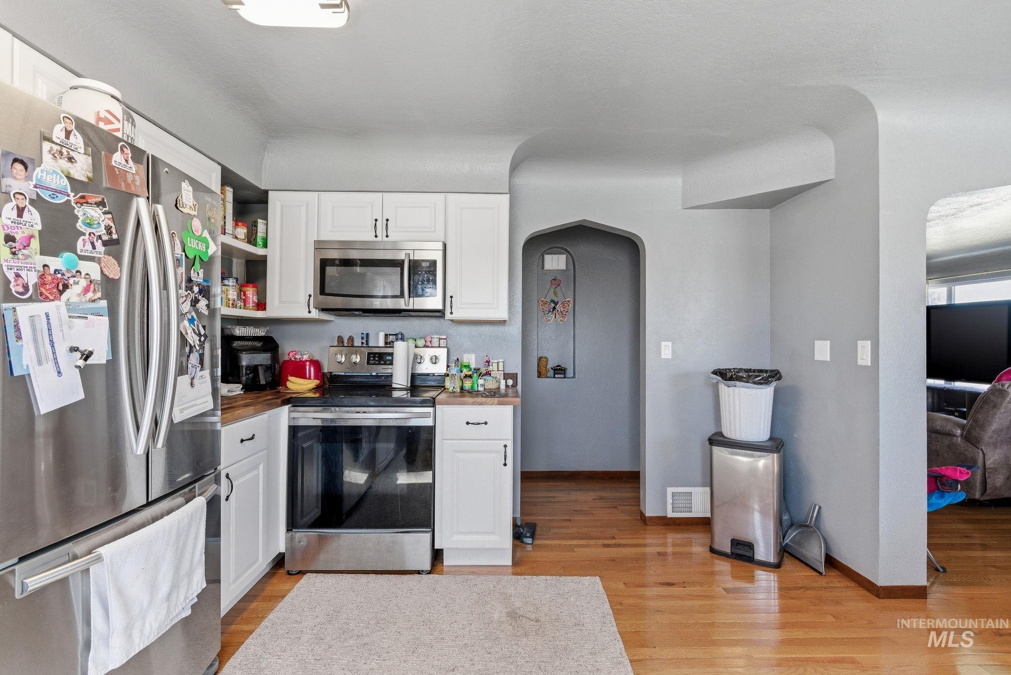 123 S Holly St, Nampa, Idaho 83686-5101, 2 Bedrooms, 1 Bathroom, Residential Income For Sale, Price $499,900,MLS 98978658