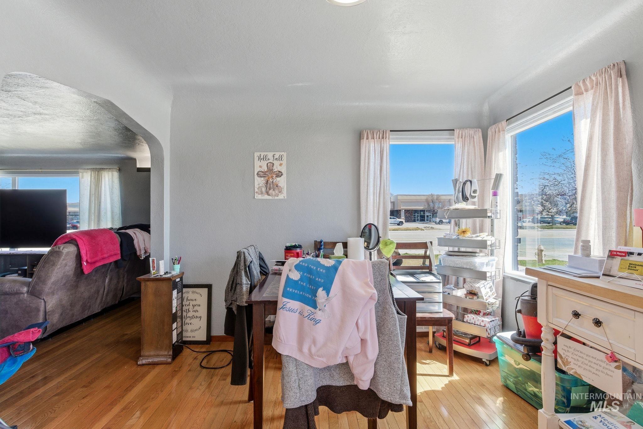 123 S Holly St, Nampa, Idaho 83686-5101, 2 Bedrooms, 1 Bathroom, Residential Income For Sale, Price $499,900,MLS 98978658