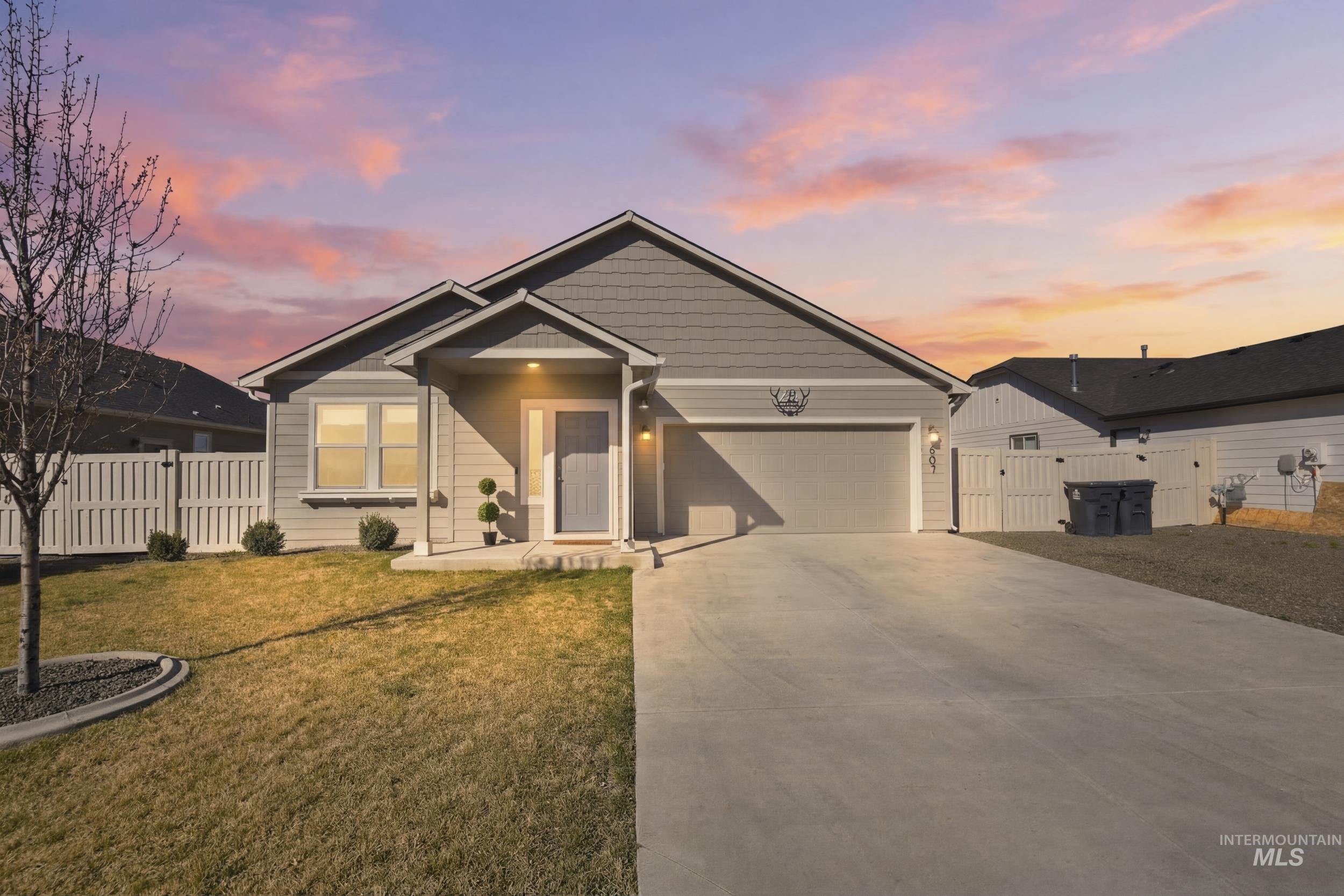 403 Chimney Swift Avenue, Caldwell, Idaho 83605, 3 Bedrooms, 2 Bathrooms, Residential For Sale, Price $379,900,MLS 98978661