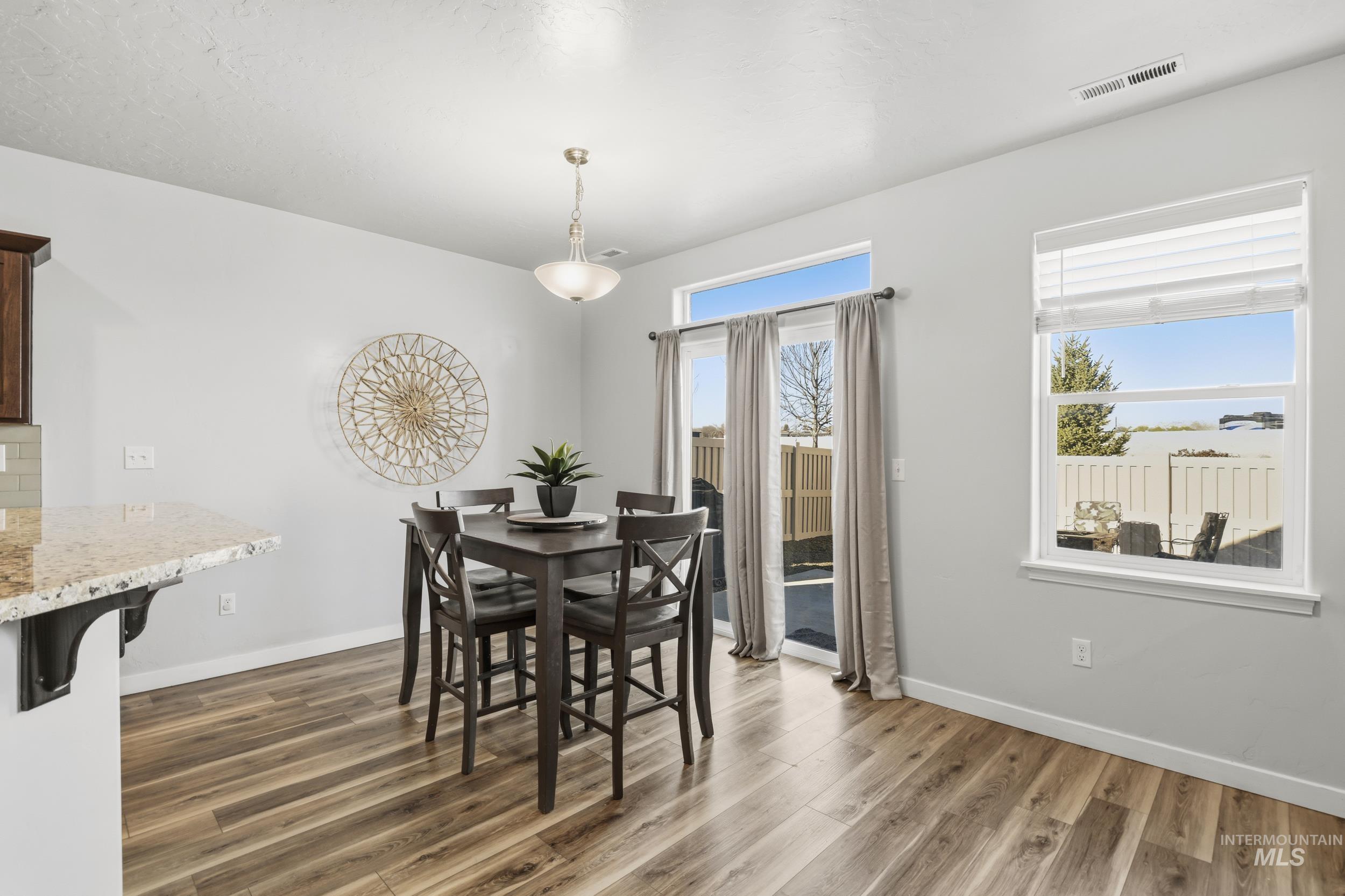 403 Chimney Swift Avenue, Caldwell, Idaho 83605, 3 Bedrooms, 2 Bathrooms, Residential For Sale, Price $379,900,MLS 98978661