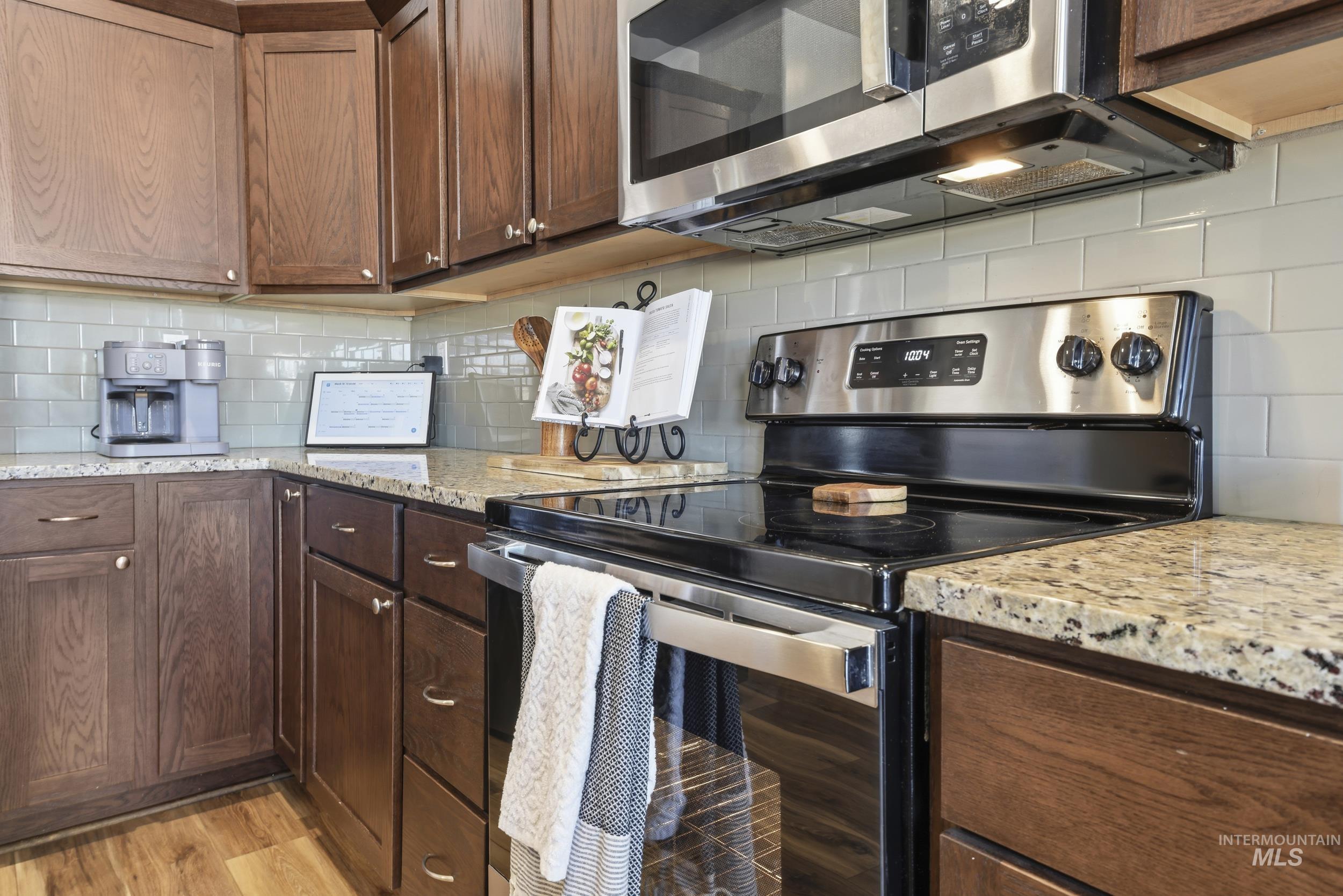 403 Chimney Swift Avenue, Caldwell, Idaho 83605, 3 Bedrooms, 2 Bathrooms, Residential For Sale, Price $379,900,MLS 98978661