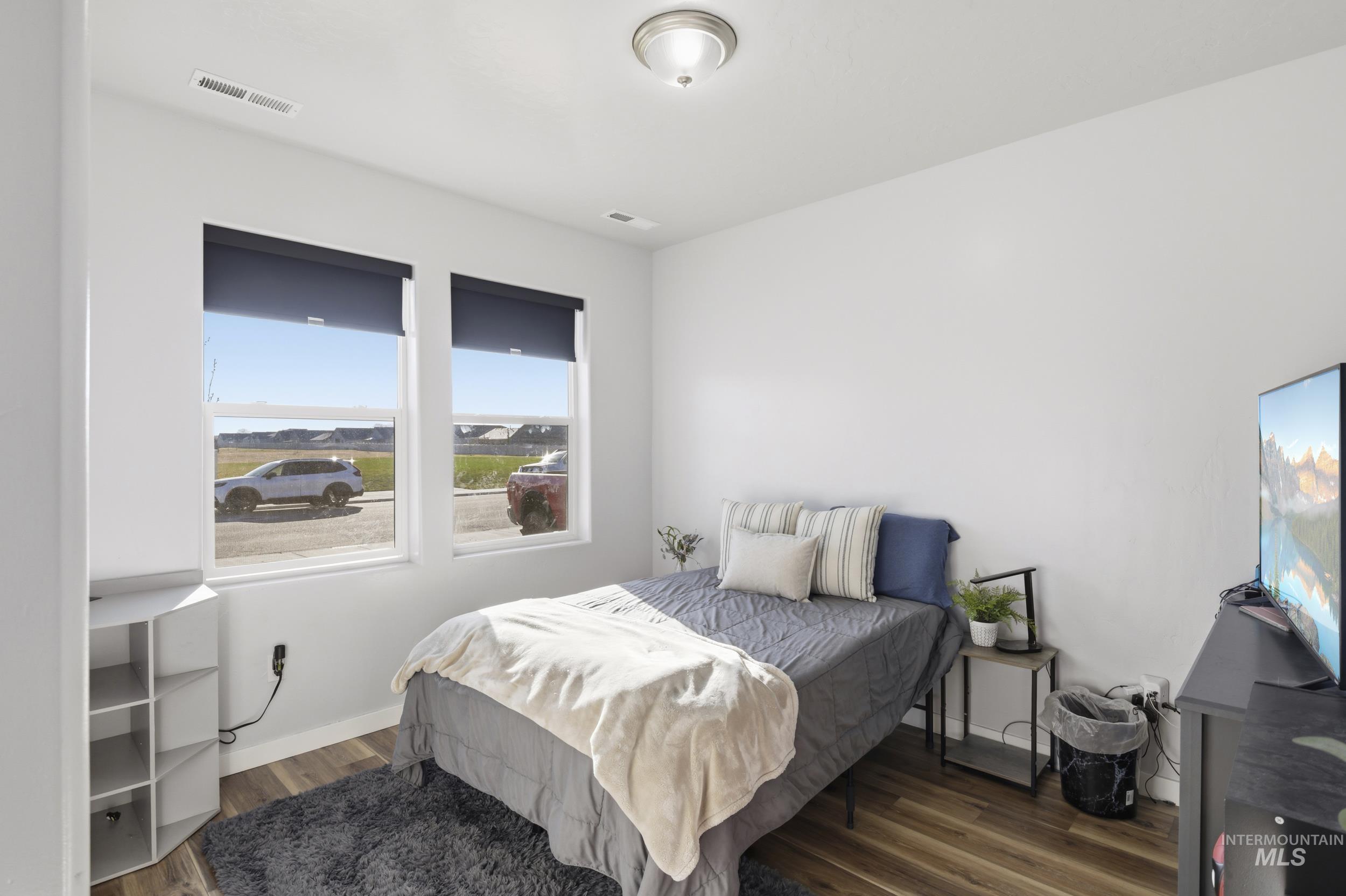 403 Chimney Swift Avenue, Caldwell, Idaho 83605, 3 Bedrooms, 2 Bathrooms, Residential For Sale, Price $379,900,MLS 98978661