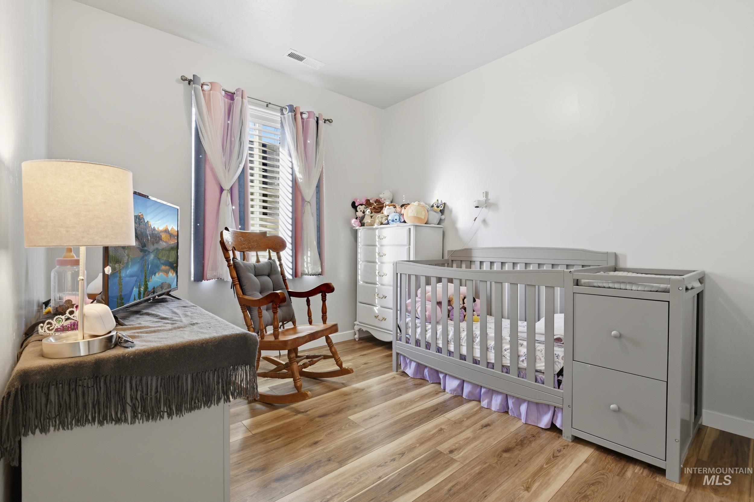 403 Chimney Swift Avenue, Caldwell, Idaho 83605, 3 Bedrooms, 2 Bathrooms, Residential For Sale, Price $379,900,MLS 98978661