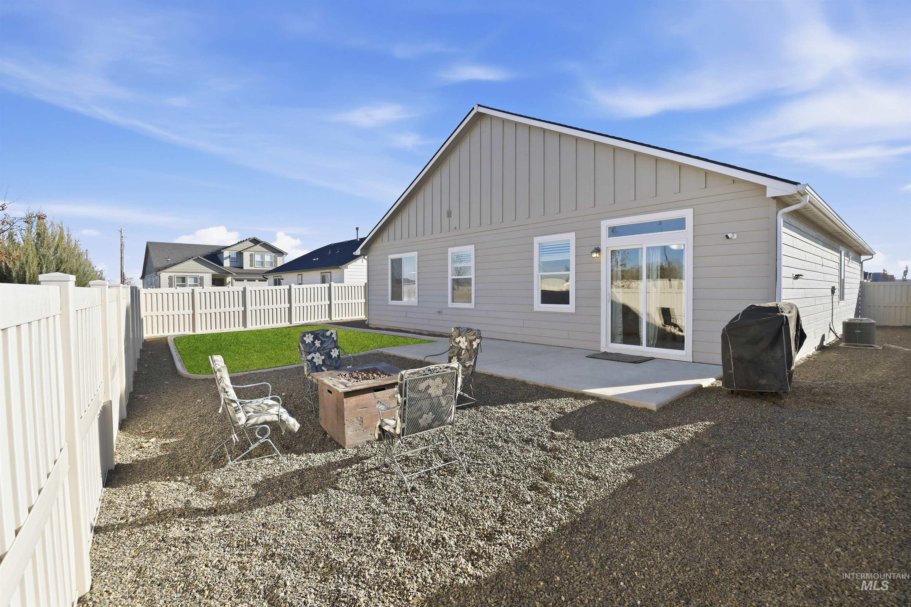 403 Chimney Swift Avenue, Caldwell, Idaho 83605, 3 Bedrooms, 2 Bathrooms, Residential For Sale, Price $379,900,MLS 98978661