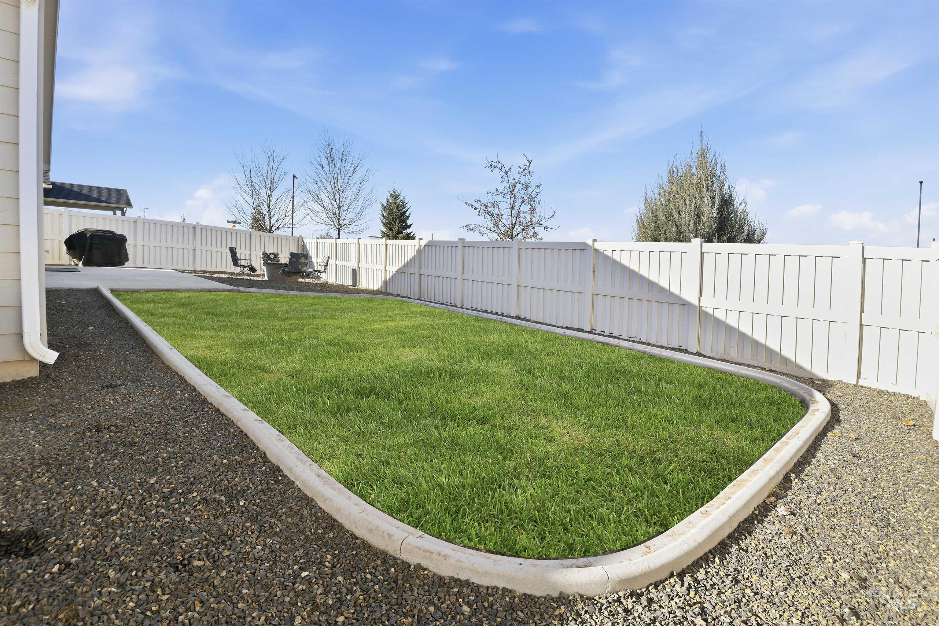 403 Chimney Swift Avenue, Caldwell, Idaho 83605, 3 Bedrooms, 2 Bathrooms, Residential For Sale, Price $379,900,MLS 98978661