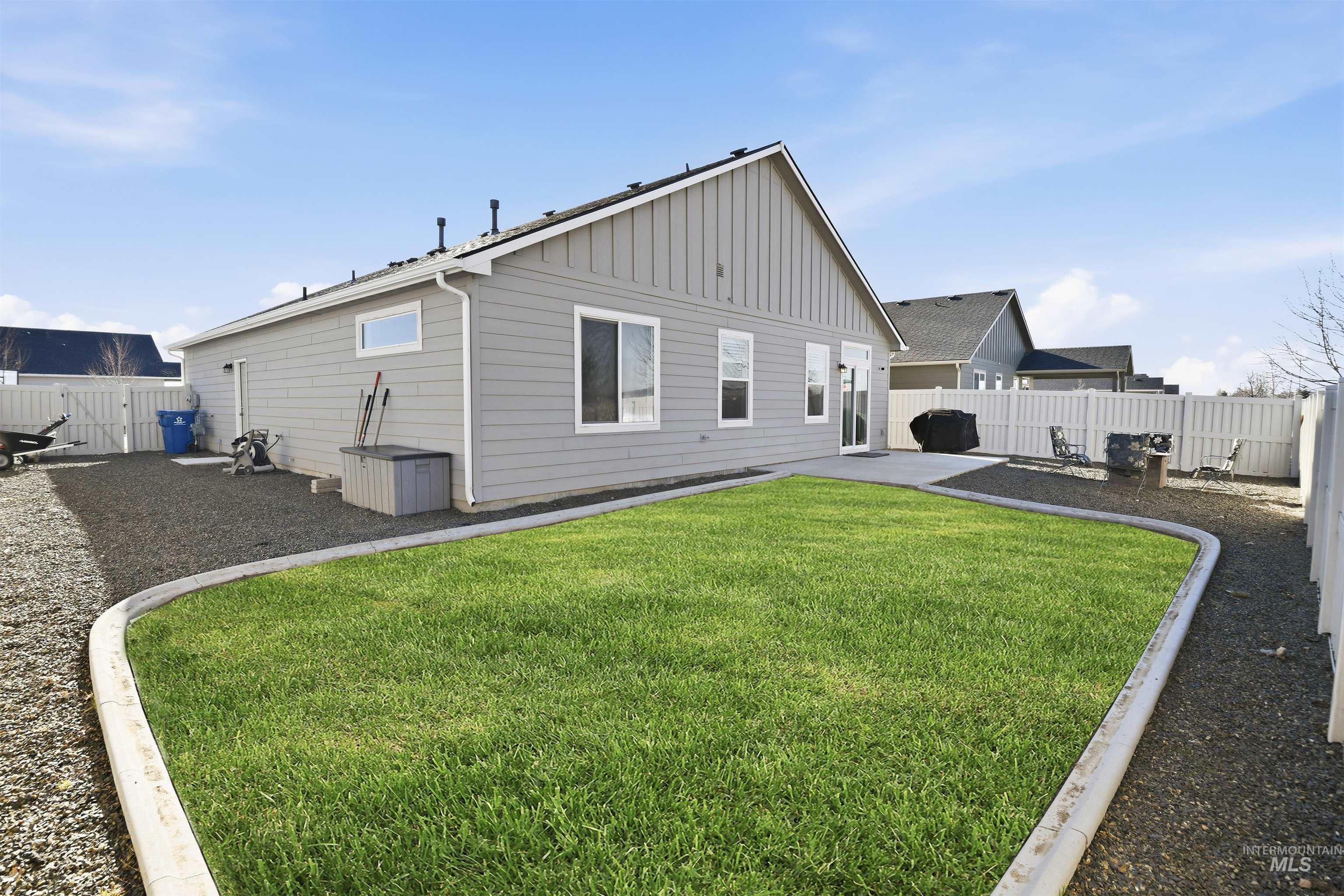 403 Chimney Swift Avenue, Caldwell, Idaho 83605, 3 Bedrooms, 2 Bathrooms, Residential For Sale, Price $379,900,MLS 98978661