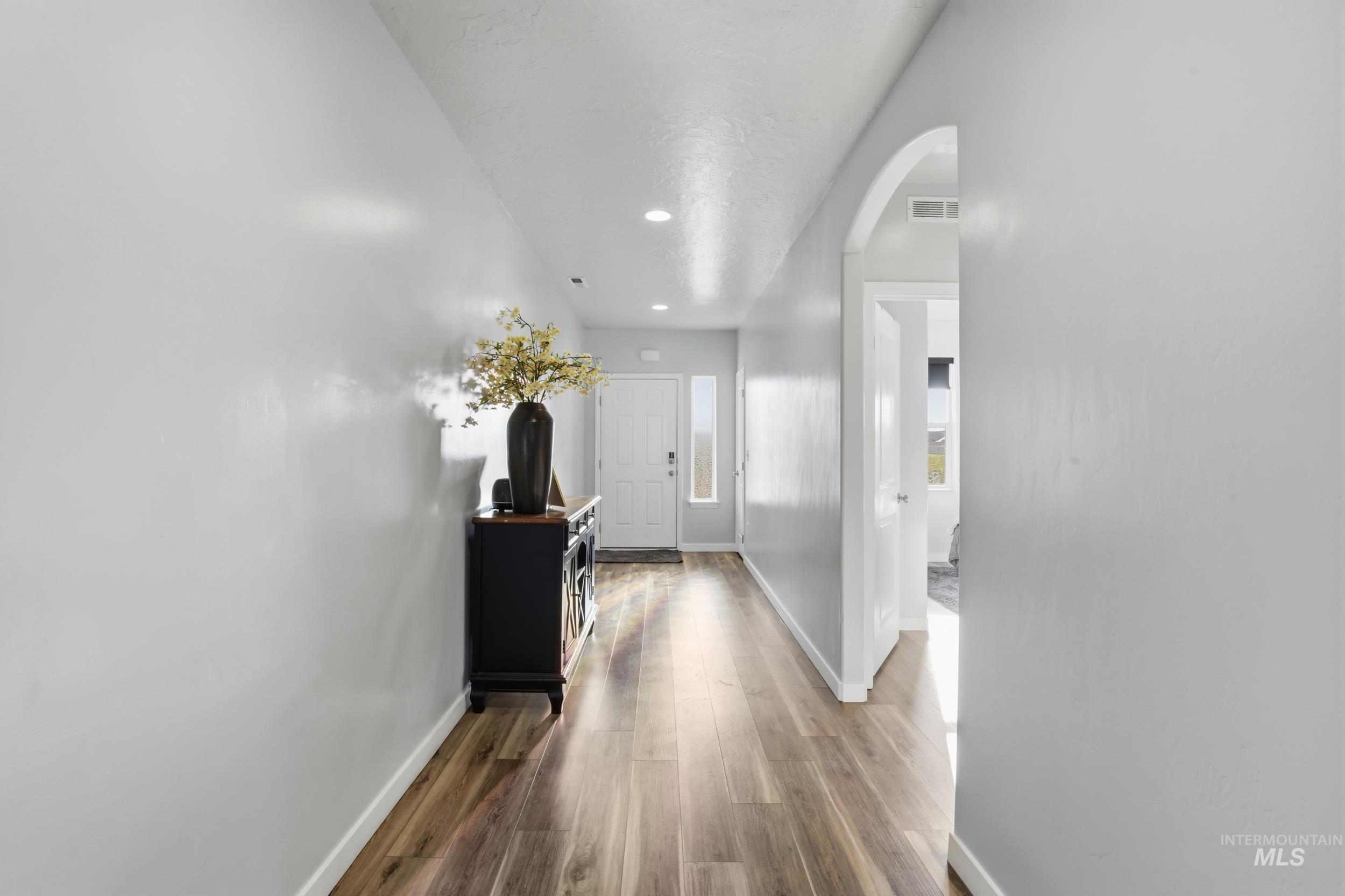 403 Chimney Swift Avenue, Caldwell, Idaho 83605, 3 Bedrooms, 2 Bathrooms, Residential For Sale, Price $379,900,MLS 98978661