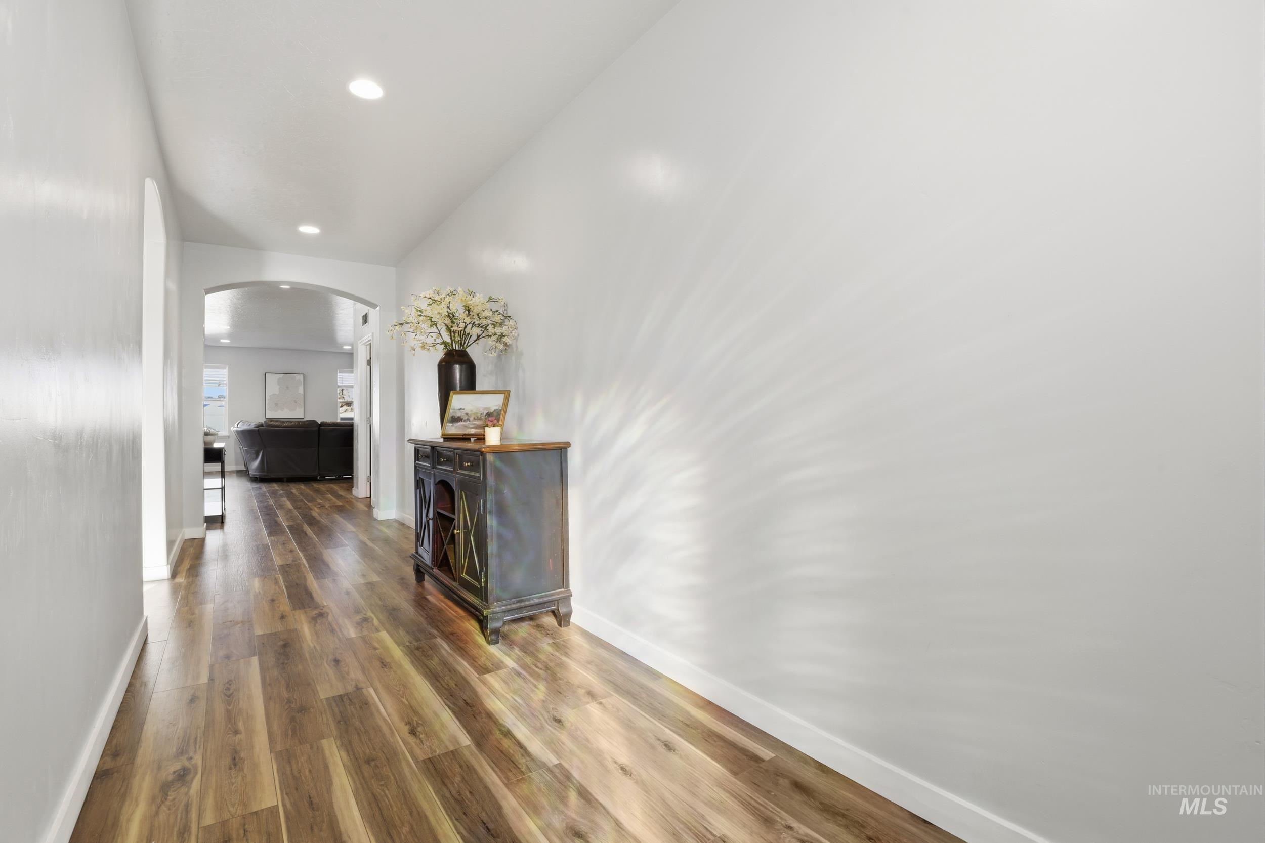 403 Chimney Swift Avenue, Caldwell, Idaho 83605, 3 Bedrooms, 2 Bathrooms, Residential For Sale, Price $379,900,MLS 98978661