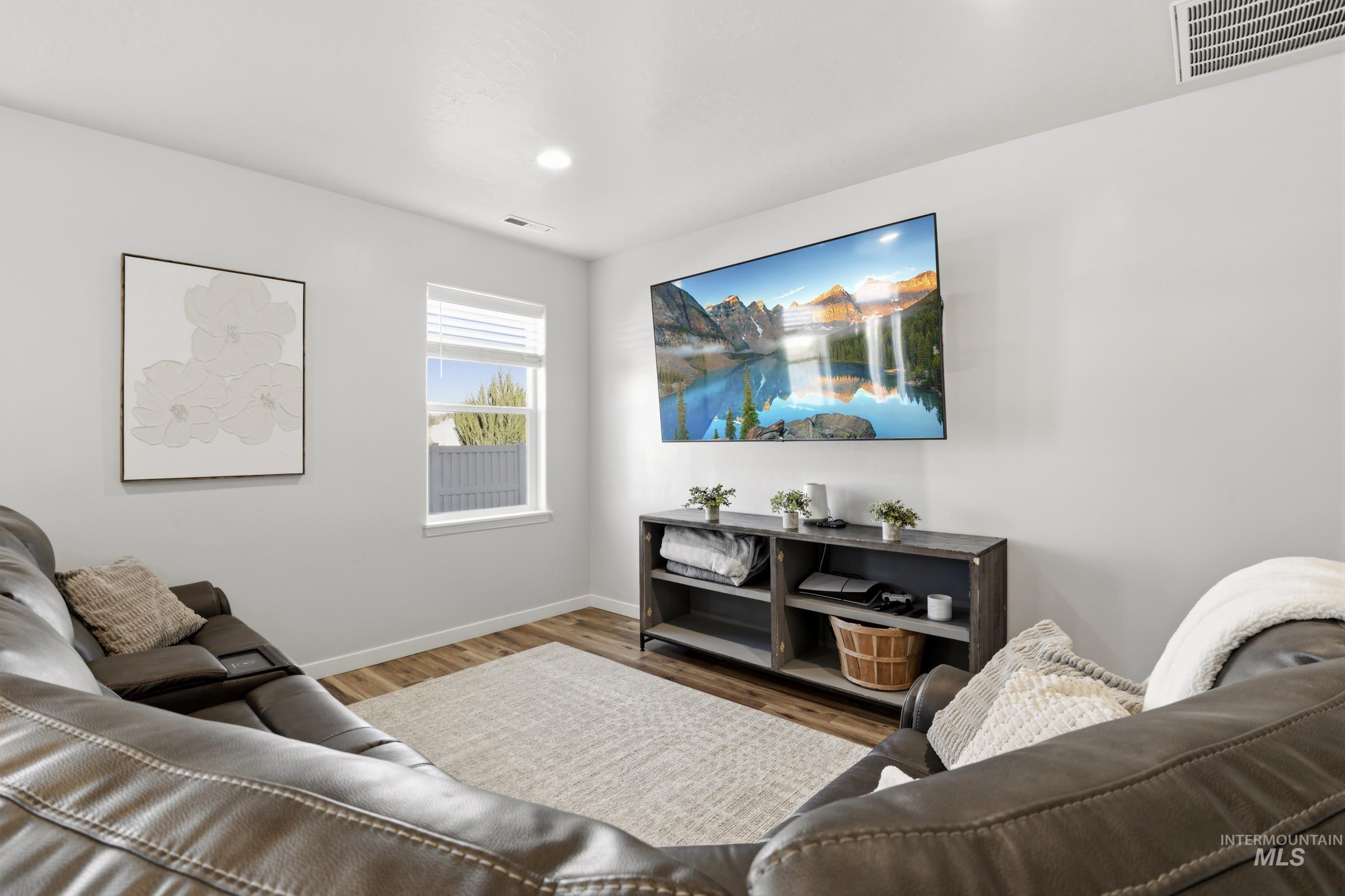 403 Chimney Swift Avenue, Caldwell, Idaho 83605, 3 Bedrooms, 2 Bathrooms, Residential For Sale, Price $379,900,MLS 98978661