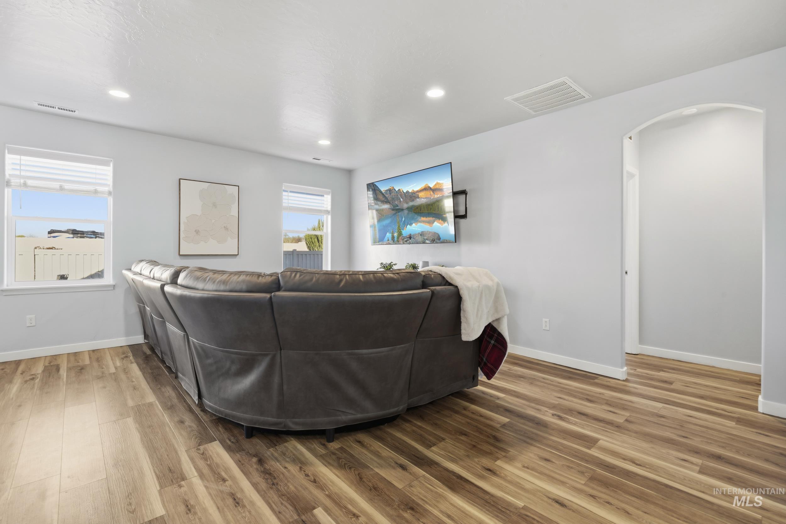 403 Chimney Swift Avenue, Caldwell, Idaho 83605, 3 Bedrooms, 2 Bathrooms, Residential For Sale, Price $379,900,MLS 98978661