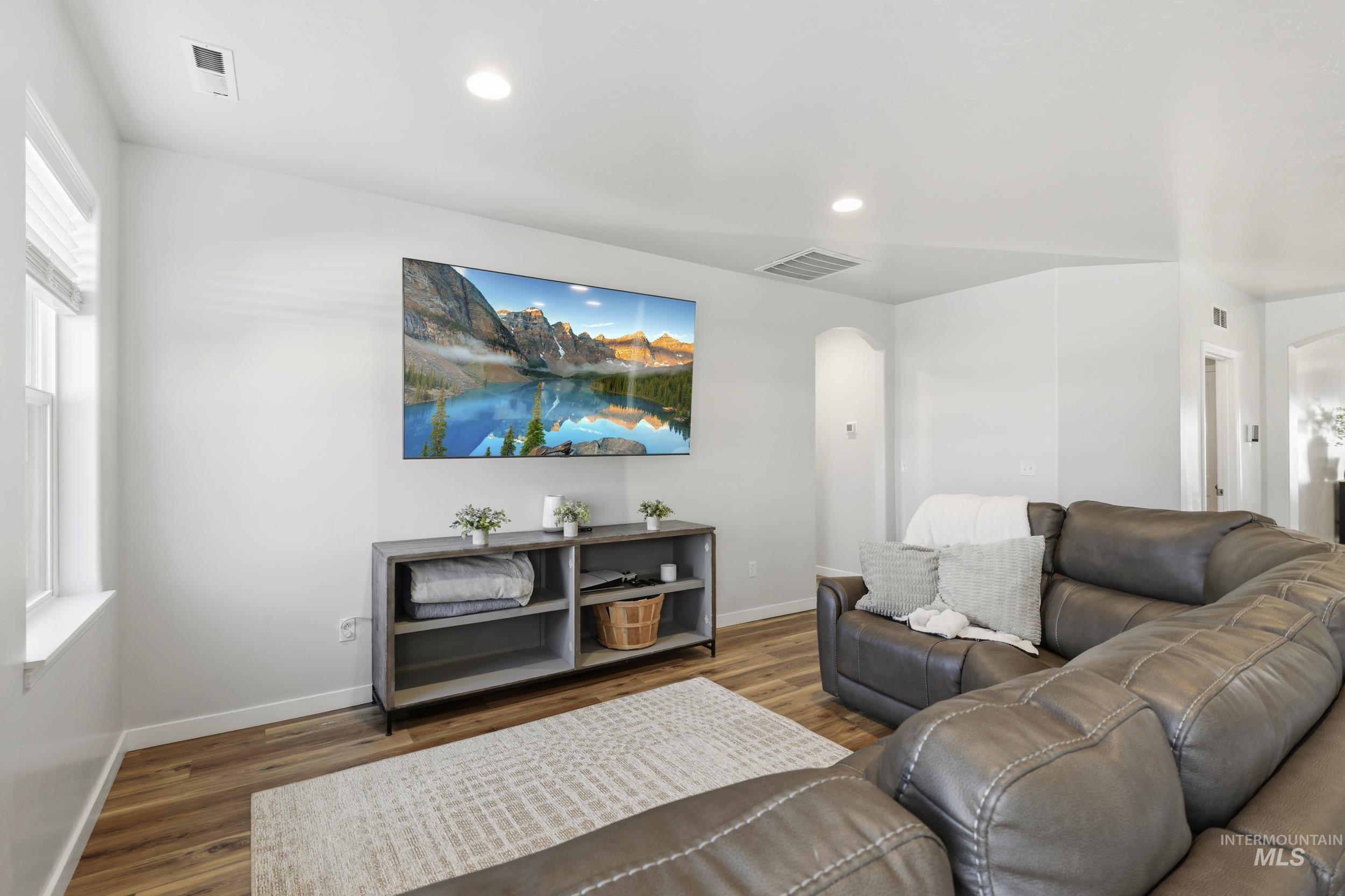 403 Chimney Swift Avenue, Caldwell, Idaho 83605, 3 Bedrooms, 2 Bathrooms, Residential For Sale, Price $379,900,MLS 98978661