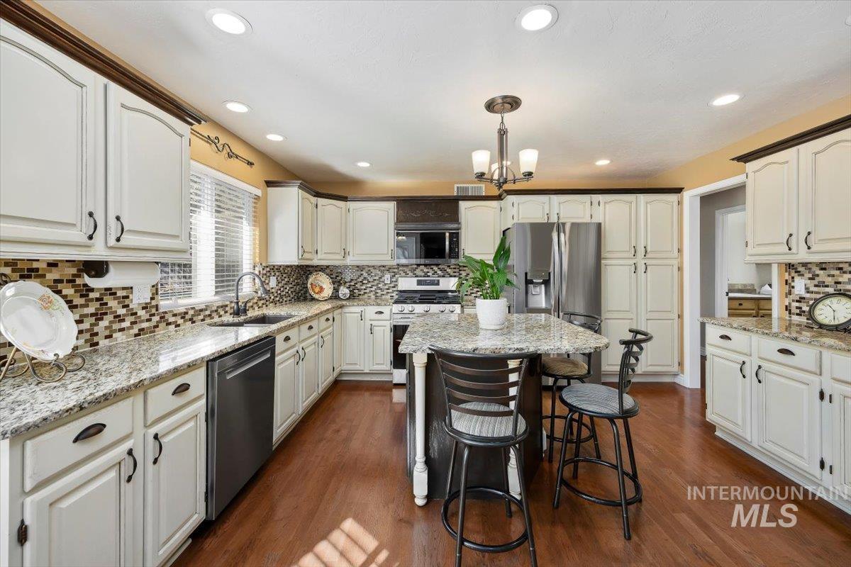 2028 Candleridge Drive, Twin Falls, Idaho 83301, 4 Bedrooms, 2.5 Bathrooms, Residential For Sale, Price $679,900,MLS 98978662