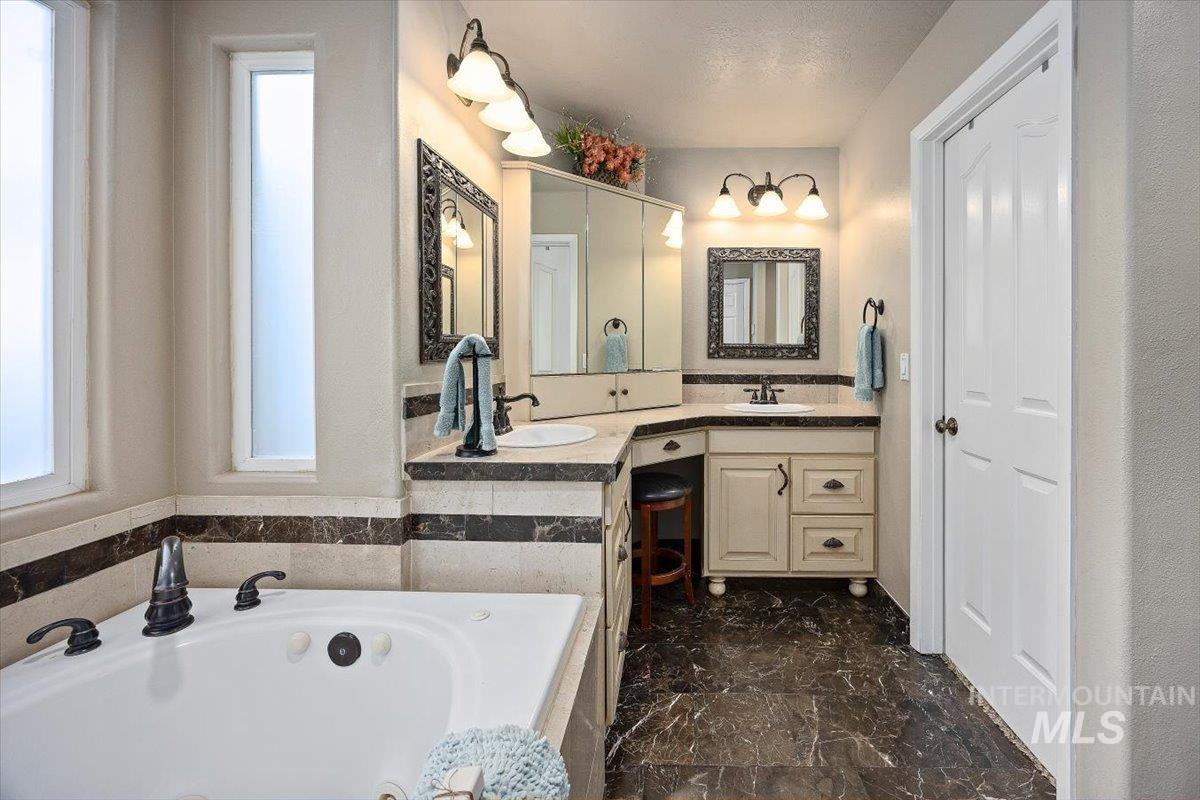 2028 Candleridge Drive, Twin Falls, Idaho 83301, 4 Bedrooms, 2.5 Bathrooms, Residential For Sale, Price $679,900,MLS 98978662