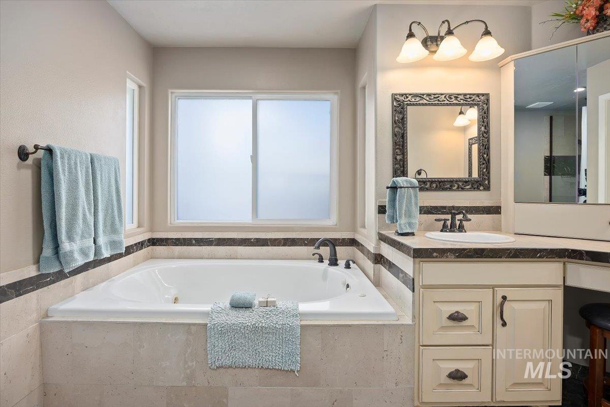 2028 Candleridge Drive, Twin Falls, Idaho 83301, 4 Bedrooms, 2.5 Bathrooms, Residential For Sale, Price $650,000, 98978662