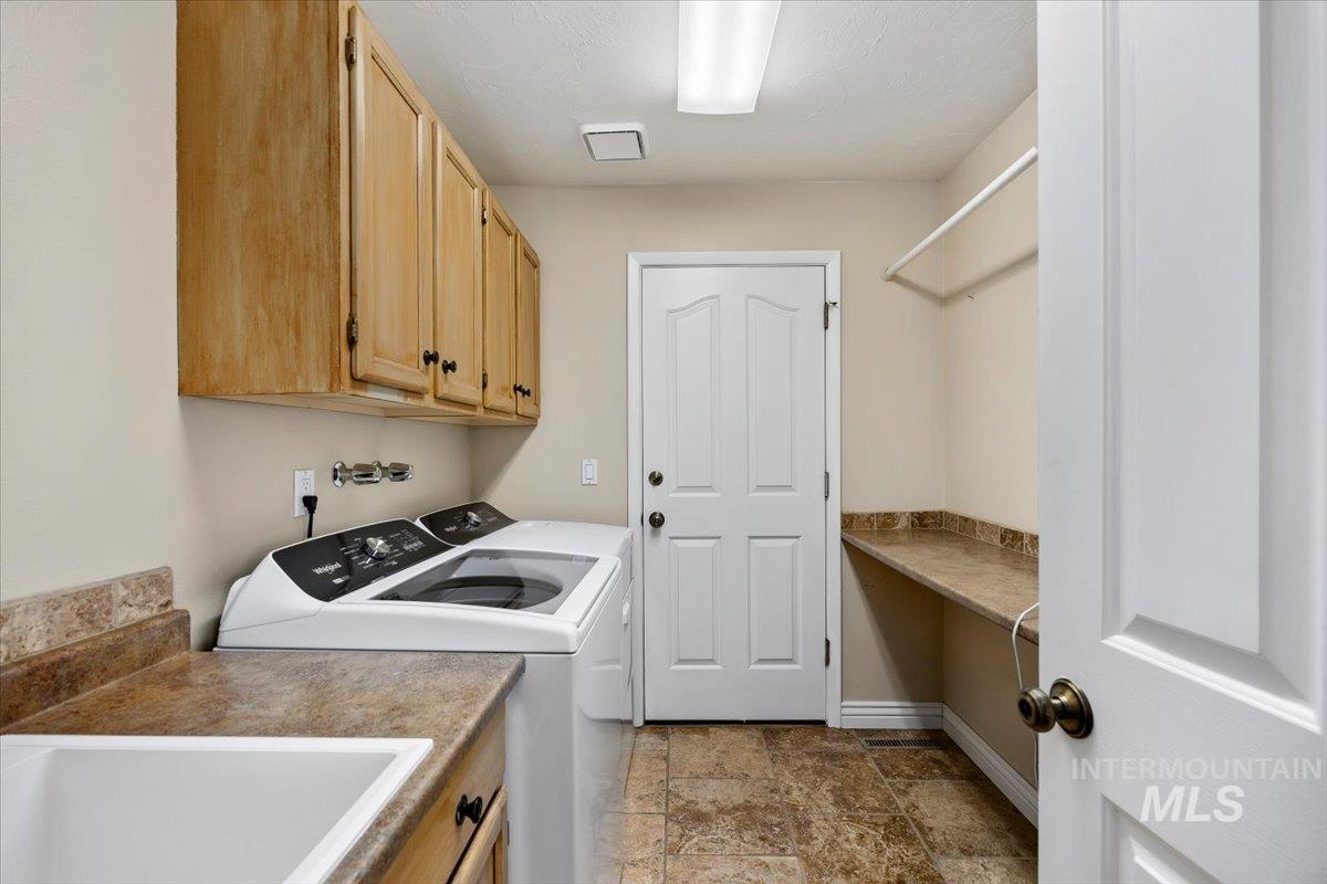 2028 Candleridge Drive, Twin Falls, Idaho 83301, 4 Bedrooms, 2.5 Bathrooms, Residential For Sale, Price $679,900,MLS 98978662