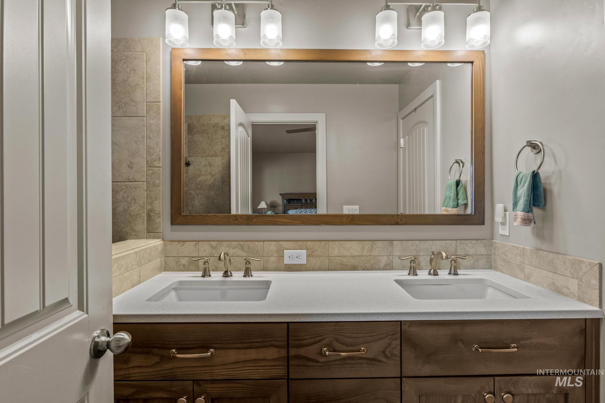 5832 W Rotherham Dr, Eagle, Idaho 83616, 3 Bedrooms, 2 Bathrooms, Residential For Sale, Price $625,000,MLS 98978663