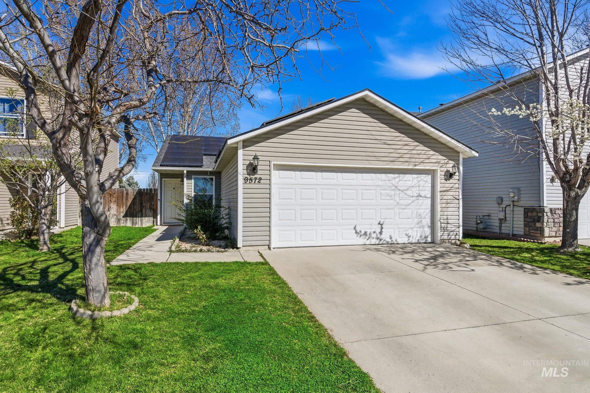 9572 W Weir Hollis Dr., Boise, Idaho 83709, 3 Bedrooms, 2 Bathrooms, Residential For Sale, Price $369,000,MLS 98978668