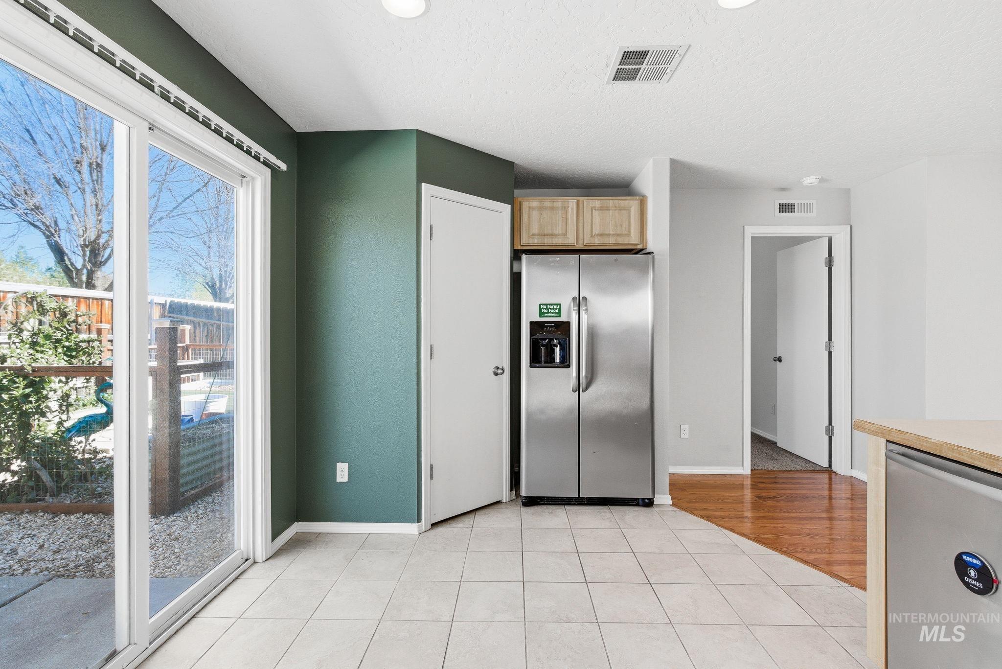 9572 W Weir Hollis Dr., Boise, Idaho 83709, 3 Bedrooms, 2 Bathrooms, Residential For Sale, Price $369,000,MLS 98978668