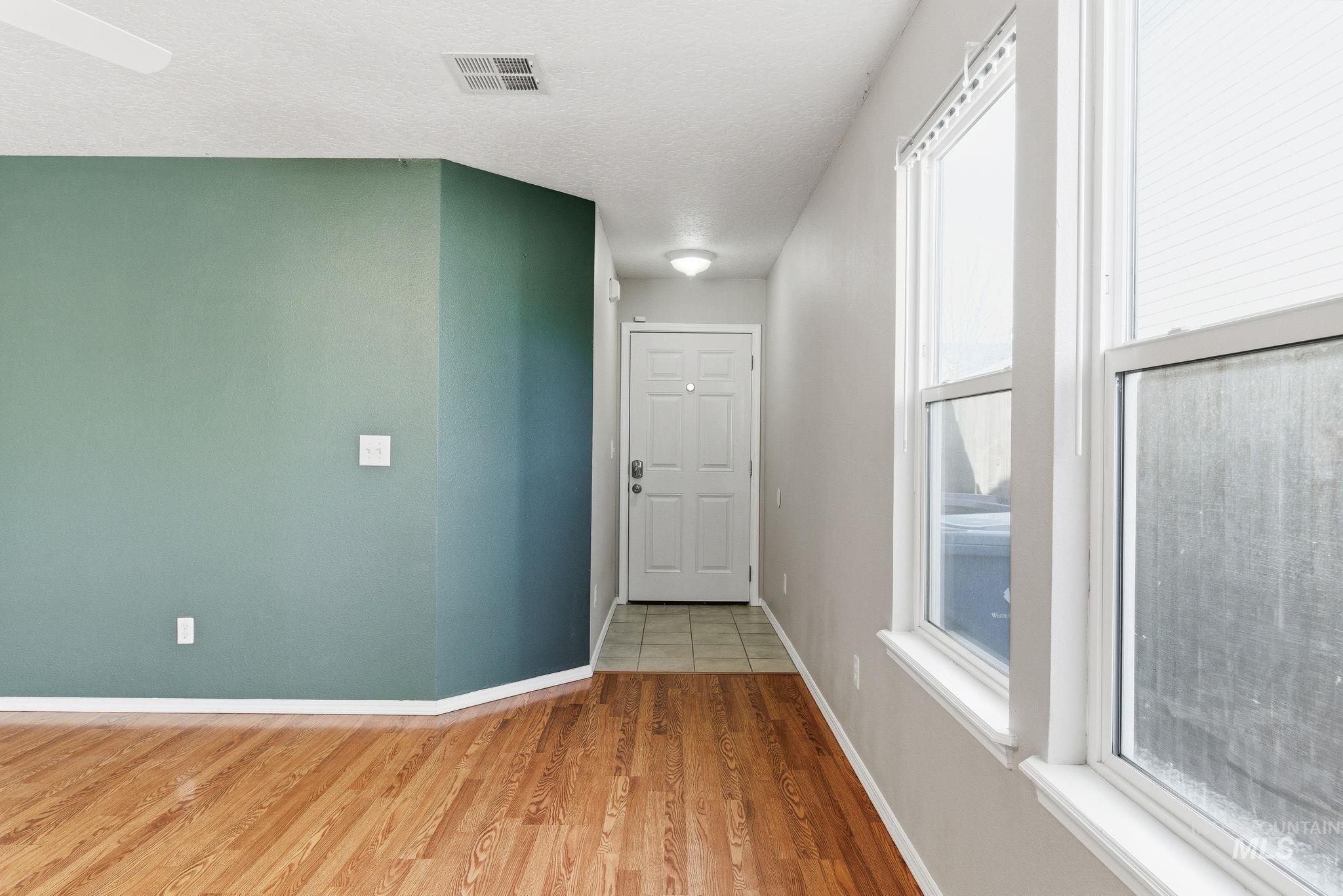 9572 W Weir Hollis Dr., Boise, Idaho 83709, 3 Bedrooms, 2 Bathrooms, Residential For Sale, Price $369,000,MLS 98978668