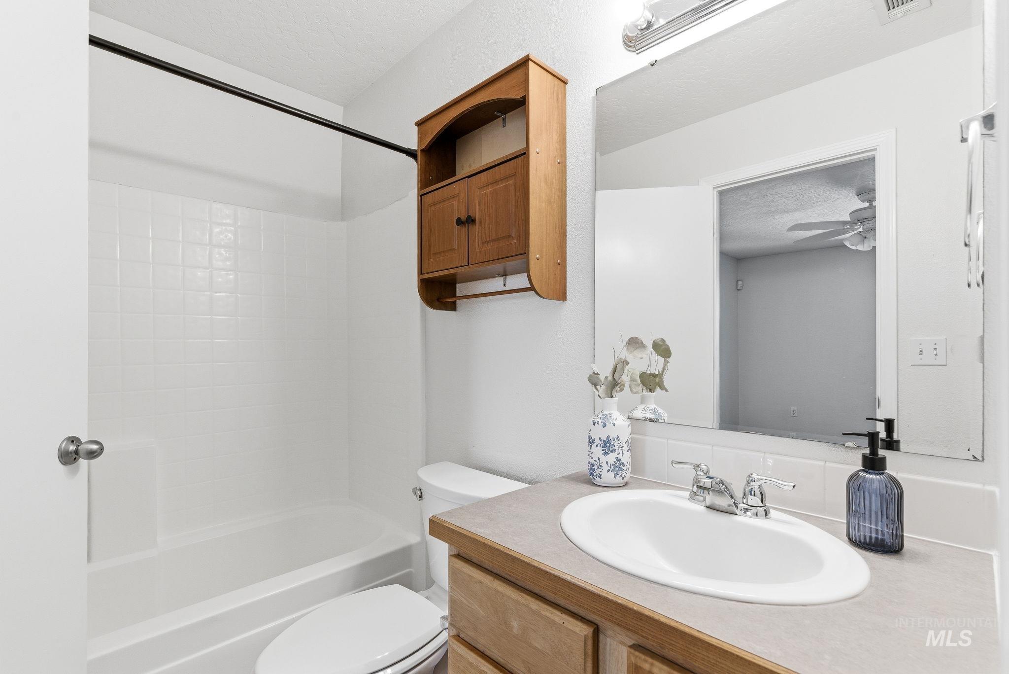 9572 W Weir Hollis Dr., Boise, Idaho 83709, 3 Bedrooms, 2 Bathrooms, Residential For Sale, Price $369,000,MLS 98978668