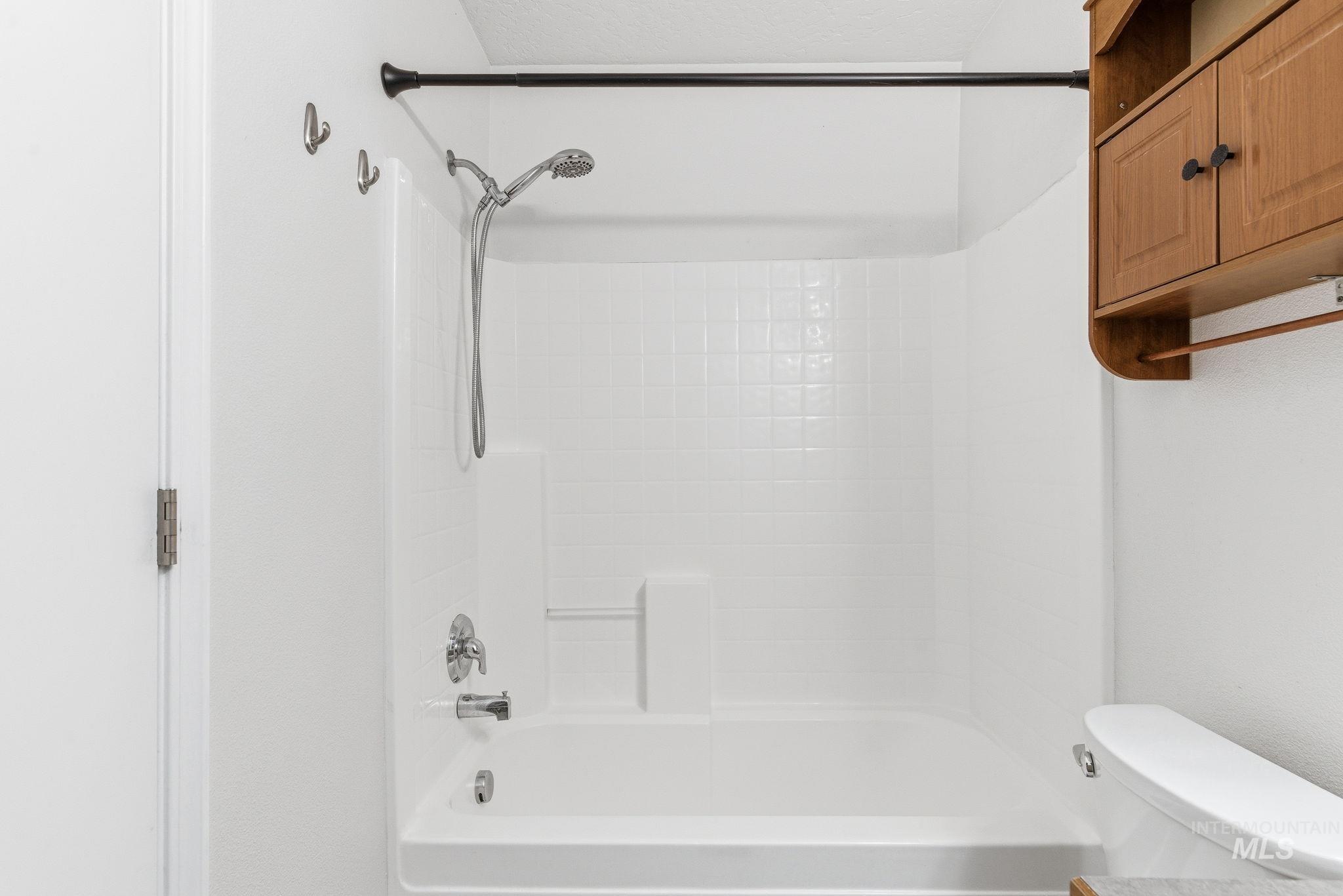 9572 W Weir Hollis Dr., Boise, Idaho 83709, 3 Bedrooms, 2 Bathrooms, Residential For Sale, Price $369,000,MLS 98978668