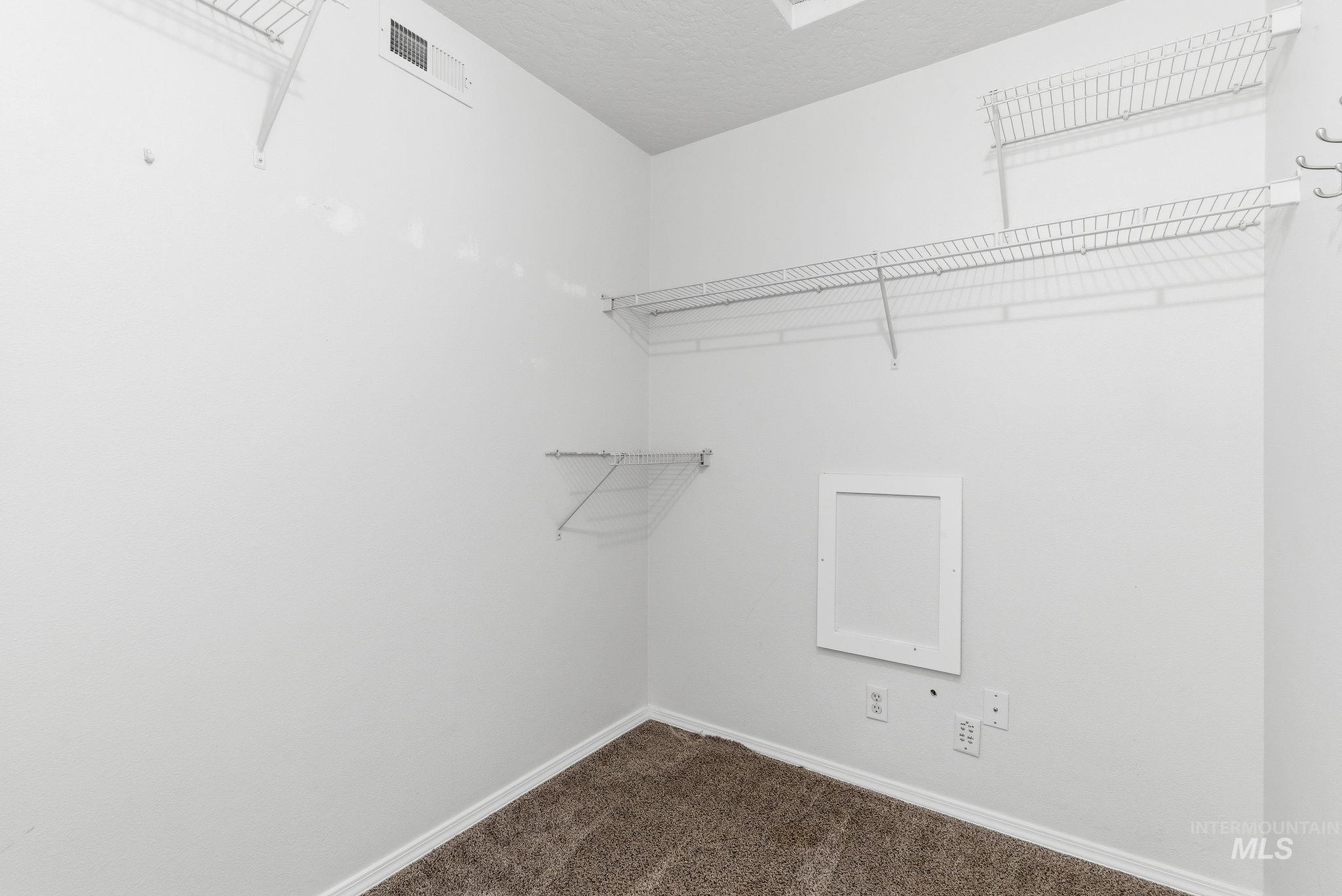 9572 W Weir Hollis Dr., Boise, Idaho 83709, 3 Bedrooms, 2 Bathrooms, Residential For Sale, Price $369,000,MLS 98978668