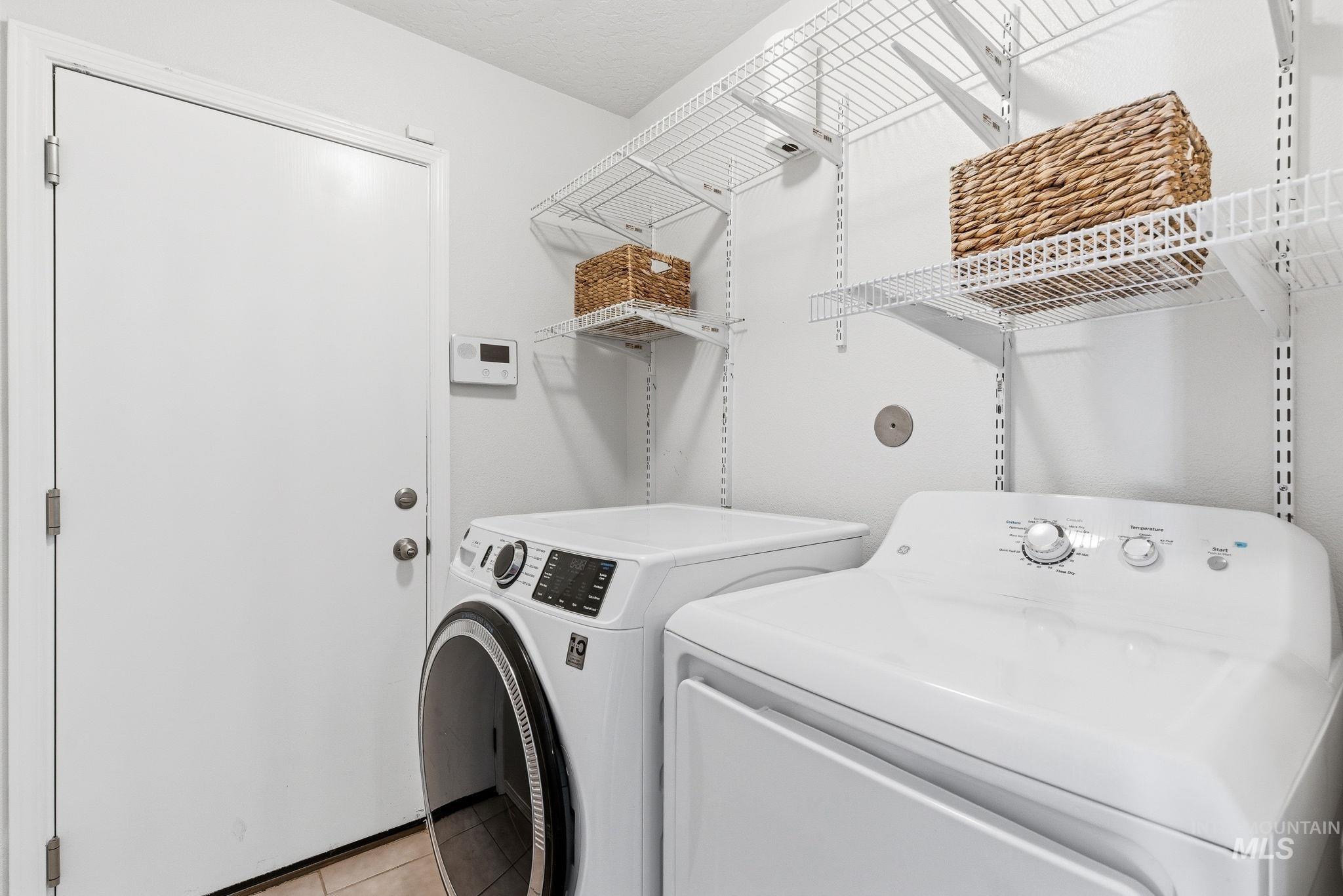 9572 W Weir Hollis Dr., Boise, Idaho 83709, 3 Bedrooms, 2 Bathrooms, Residential For Sale, Price $369,000,MLS 98978668