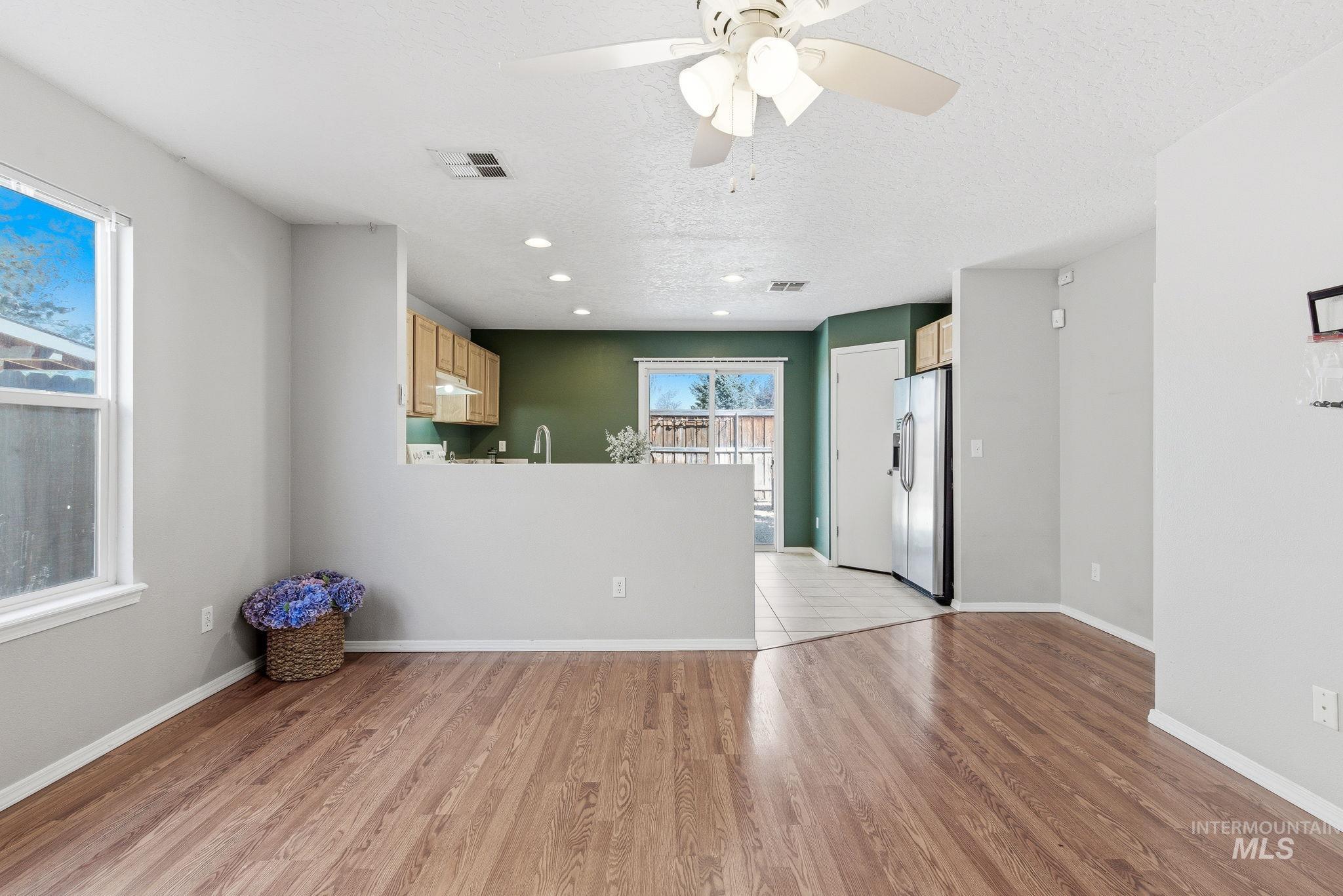 9572 W Weir Hollis Dr., Boise, Idaho 83709, 3 Bedrooms, 2 Bathrooms, Residential For Sale, Price $369,000,MLS 98978668