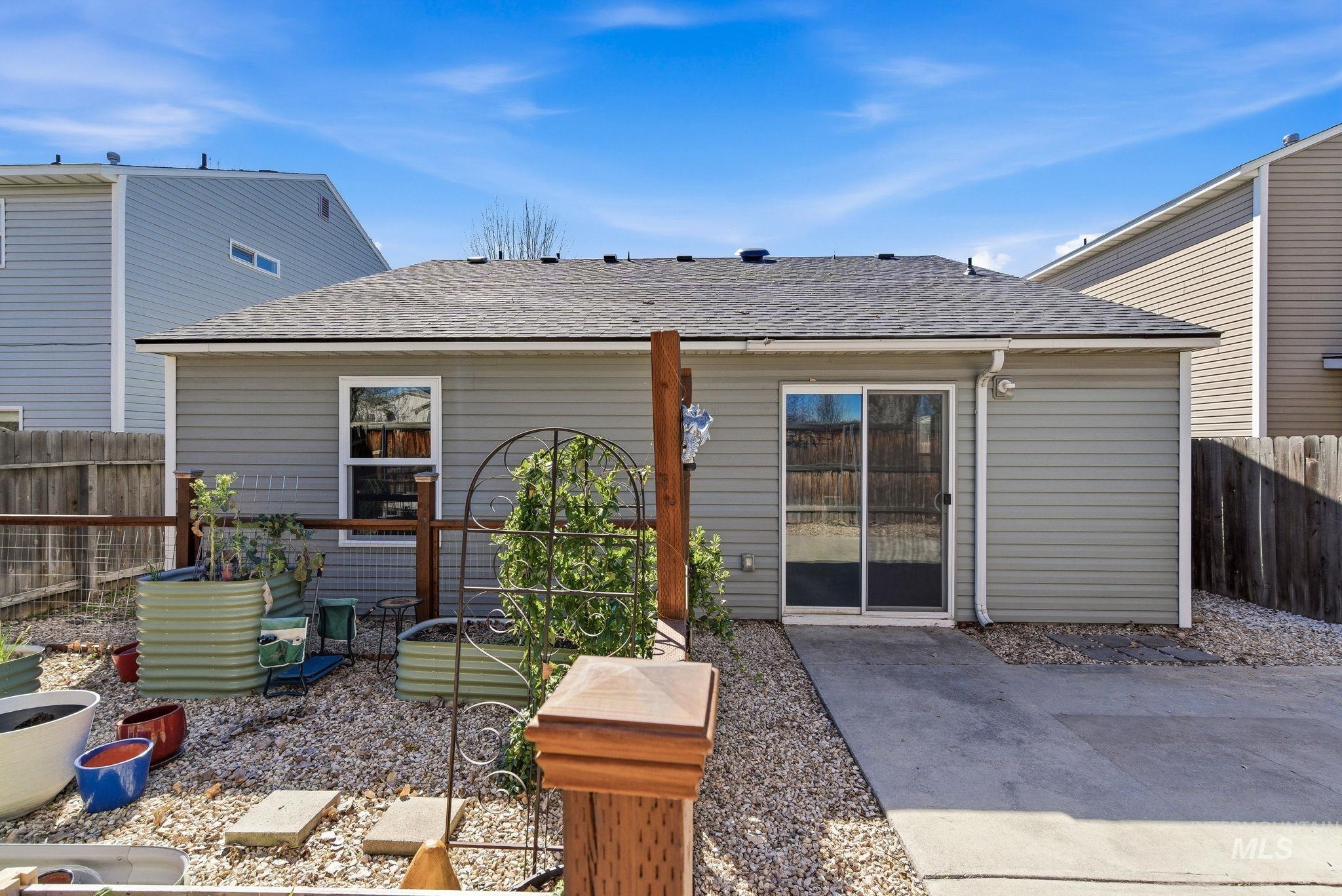 9572 W Weir Hollis Dr., Boise, Idaho 83709, 3 Bedrooms, 2 Bathrooms, Residential For Sale, Price $369,000,MLS 98978668