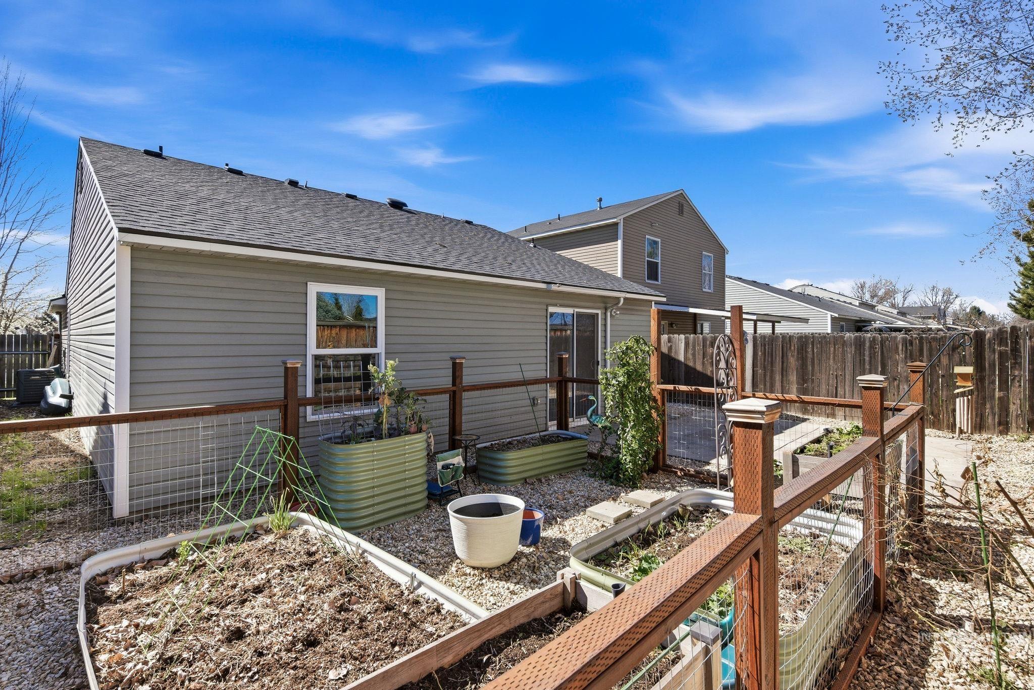 9572 W Weir Hollis Dr., Boise, Idaho 83709, 3 Bedrooms, 2 Bathrooms, Residential For Sale, Price $369,000,MLS 98978668