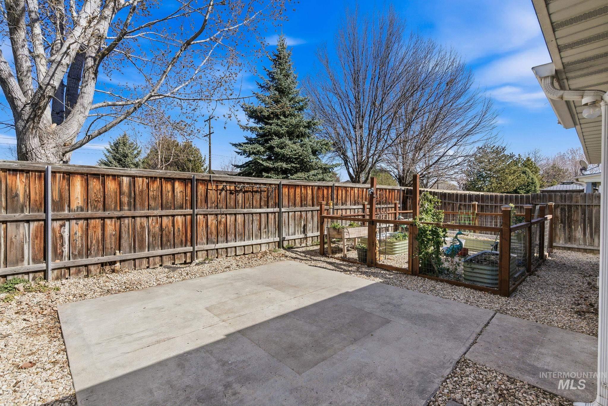 9572 W Weir Hollis Dr., Boise, Idaho 83709, 3 Bedrooms, 2 Bathrooms, Residential For Sale, Price $369,000,MLS 98978668