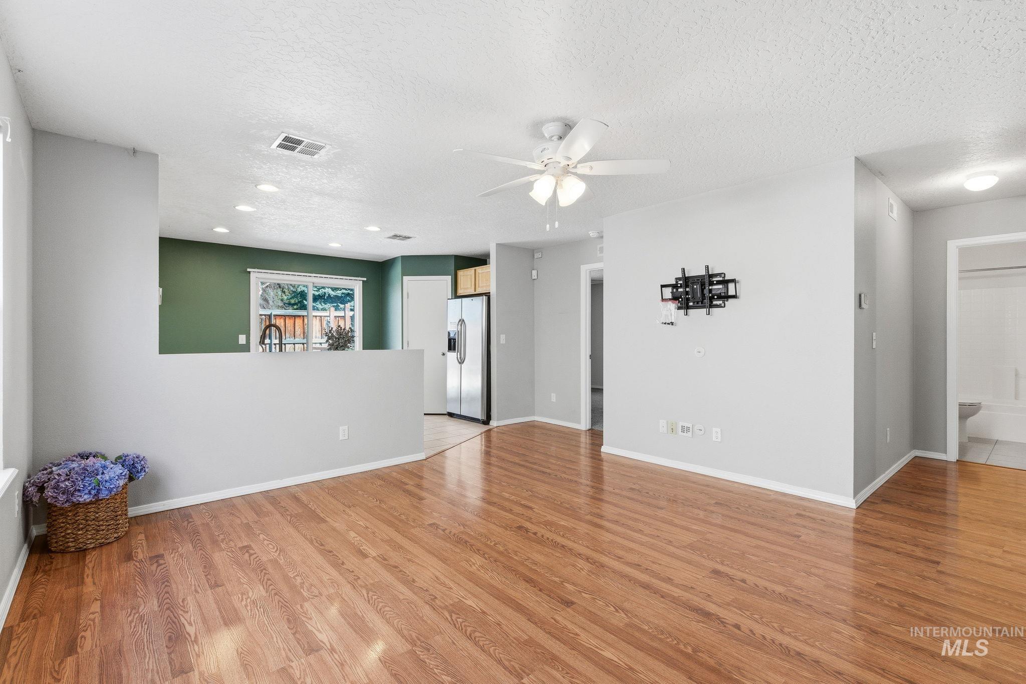 9572 W Weir Hollis Dr., Boise, Idaho 83709, 3 Bedrooms, 2 Bathrooms, Residential For Sale, Price $369,000,MLS 98978668