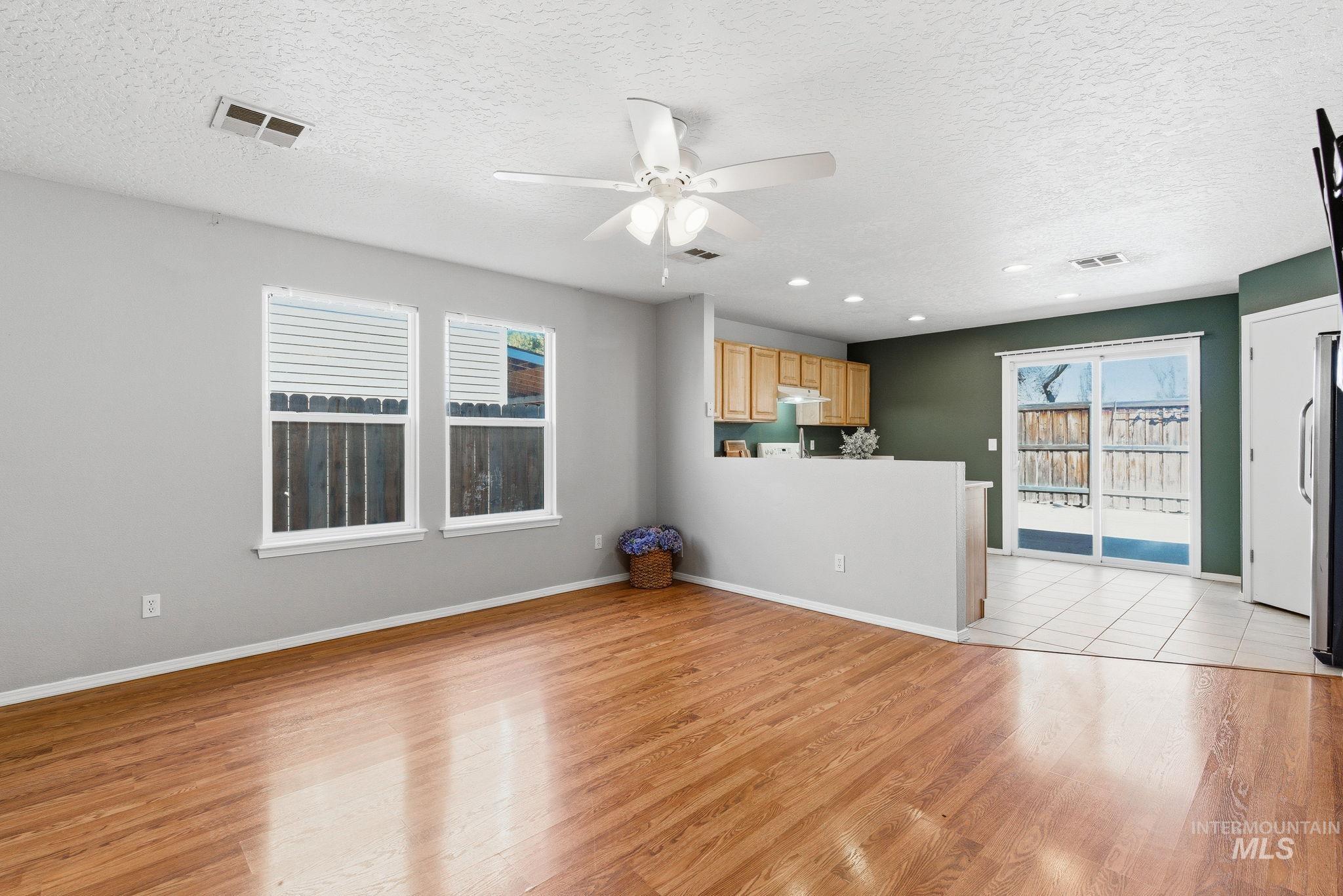 9572 W Weir Hollis Dr., Boise, Idaho 83709, 3 Bedrooms, 2 Bathrooms, Residential For Sale, Price $369,000,MLS 98978668