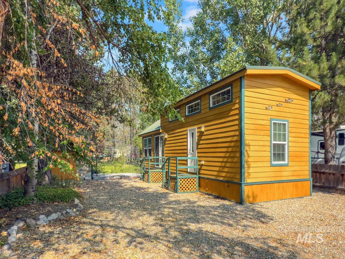 30 F Street, Cascade, Idaho 83611, 1 Bedroom, 0.5 Bathroom, Residential For Sale, Price $199,000,MLS 98978675