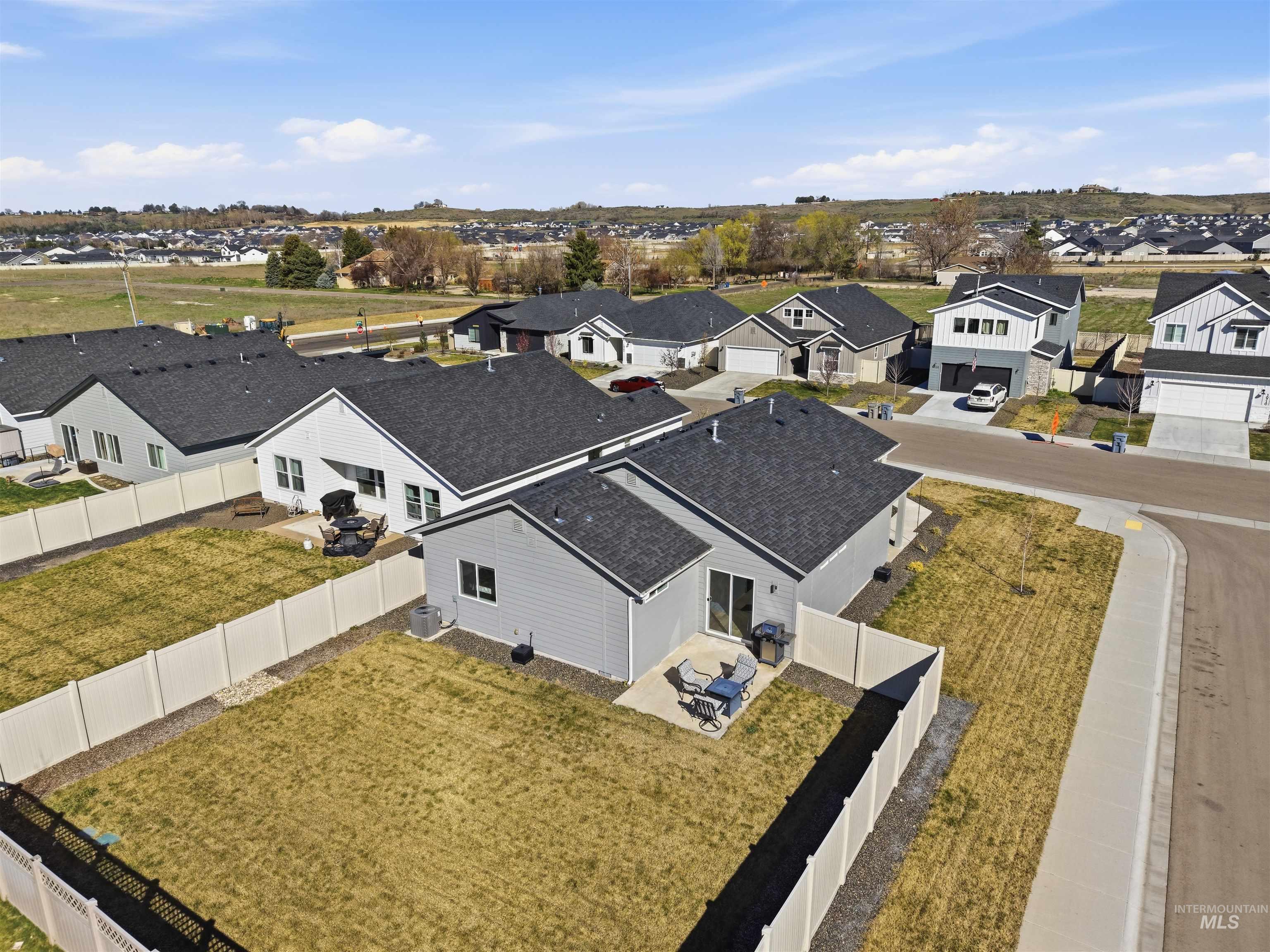 10723 W Garganey Drive, Star, Idaho 83369, 3 Bedrooms, 2 Bathrooms, Residential For Sale, Price $415,900,MLS 98978682