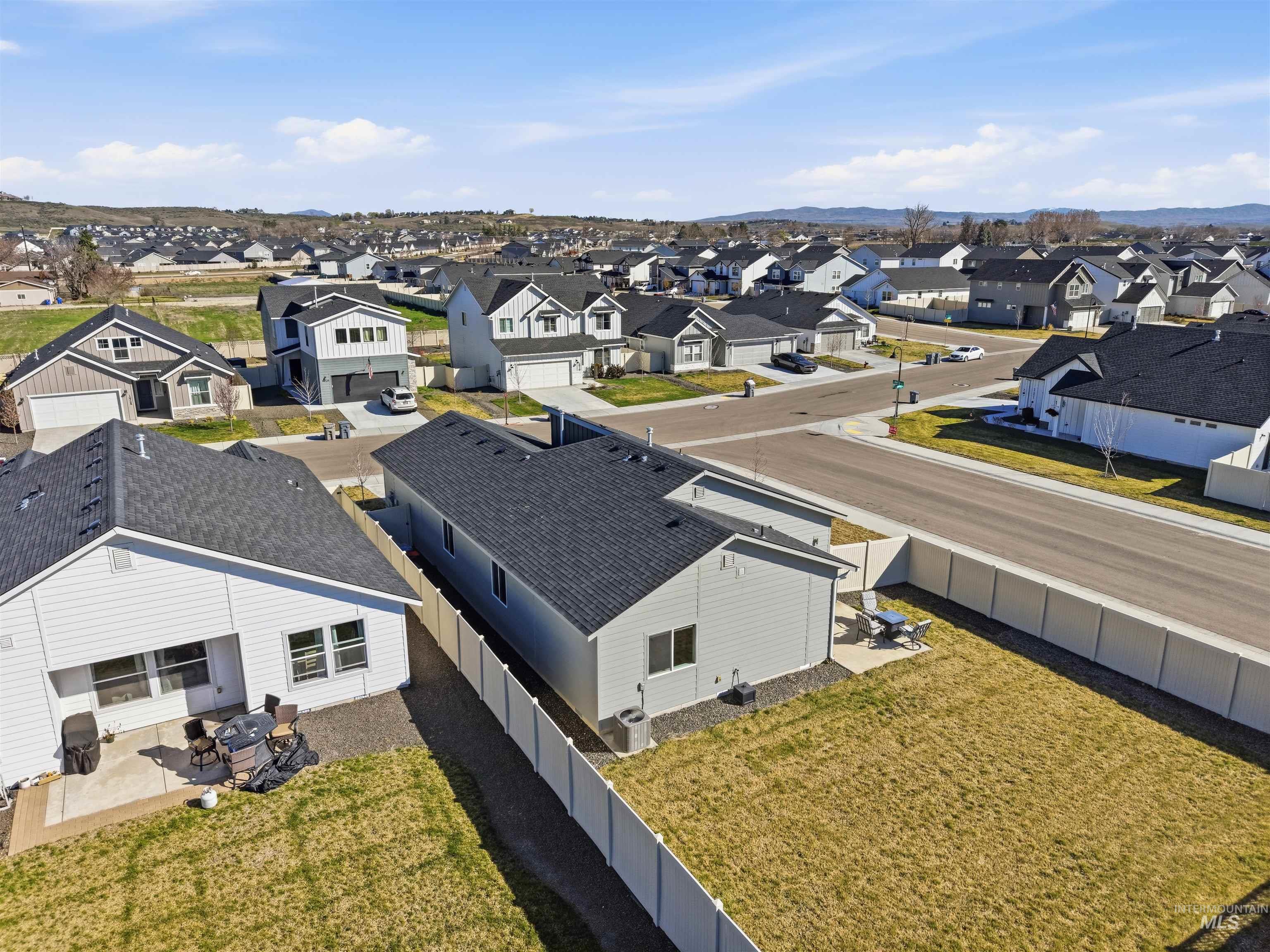 10723 W Garganey Drive, Star, Idaho 83369, 3 Bedrooms, 2 Bathrooms, Residential For Sale, Price $415,900,MLS 98978682