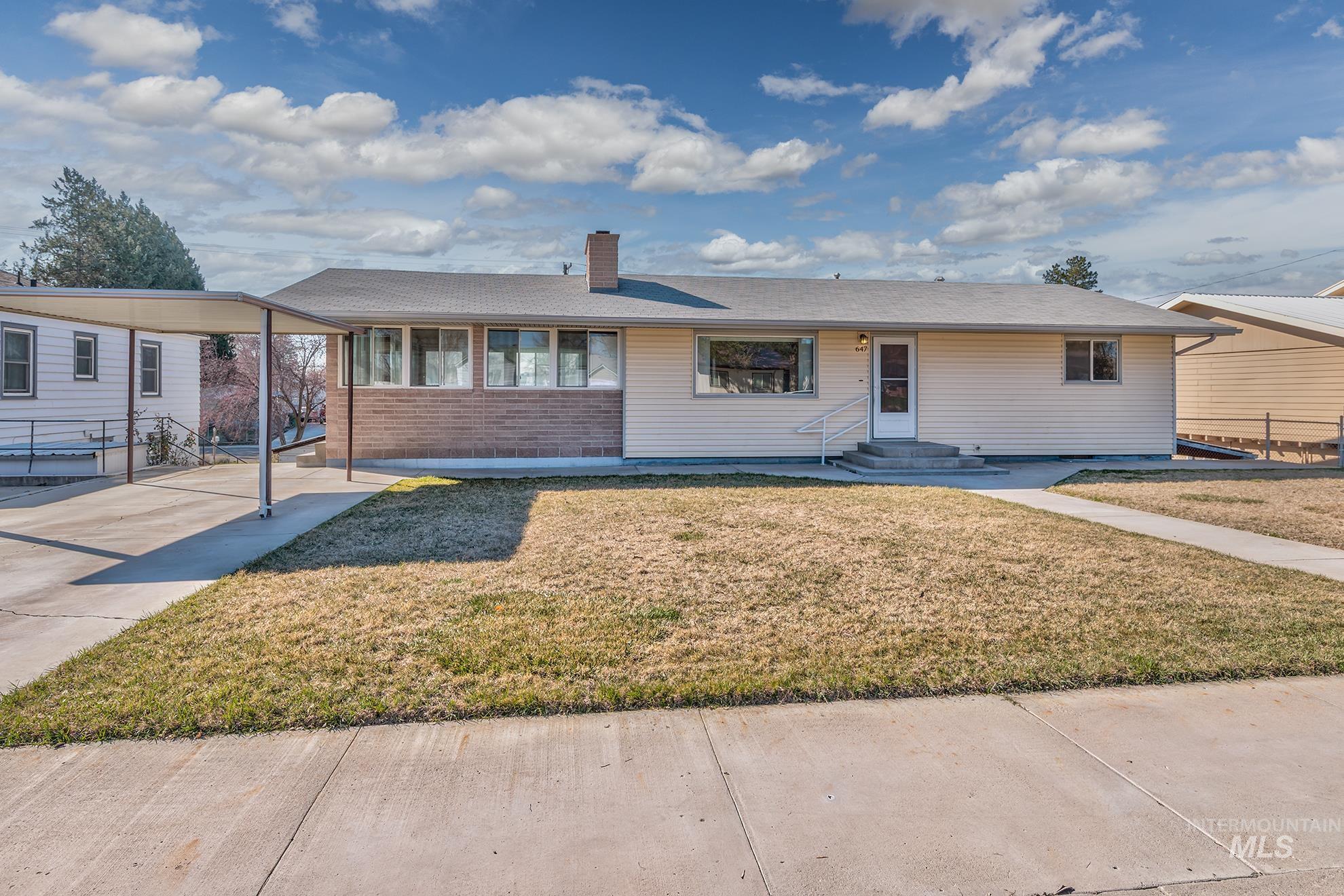 647 NW 3rd Street, Ontario, Oregon 97914, 3 Bedrooms, 2 Bathrooms, Residential For Sale, Price $349,000,MLS 98978684