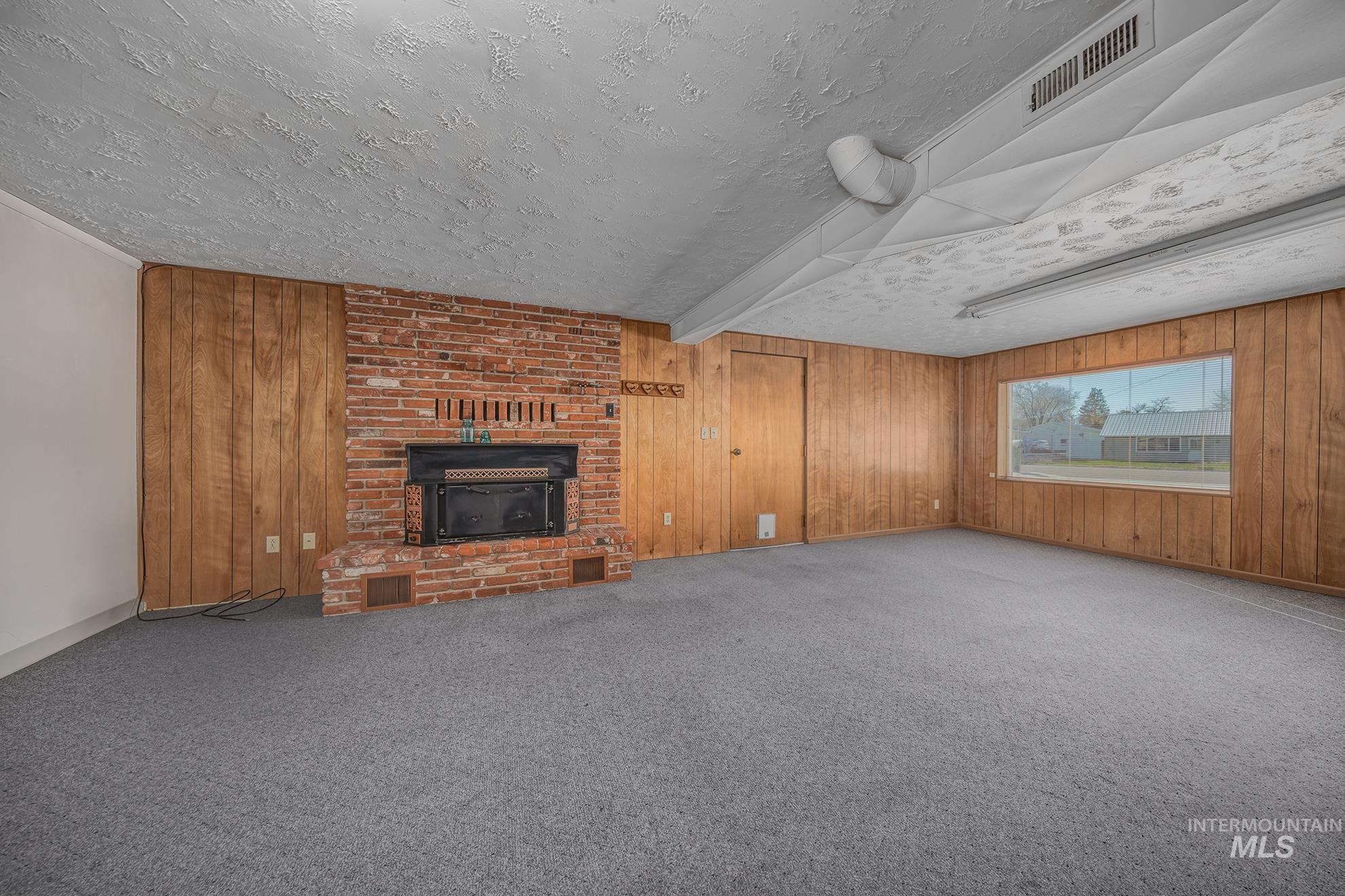 647 NW 3rd Street, Ontario, Oregon 97914, 3 Bedrooms, 2 Bathrooms, Residential For Sale, Price $349,000,MLS 98978684