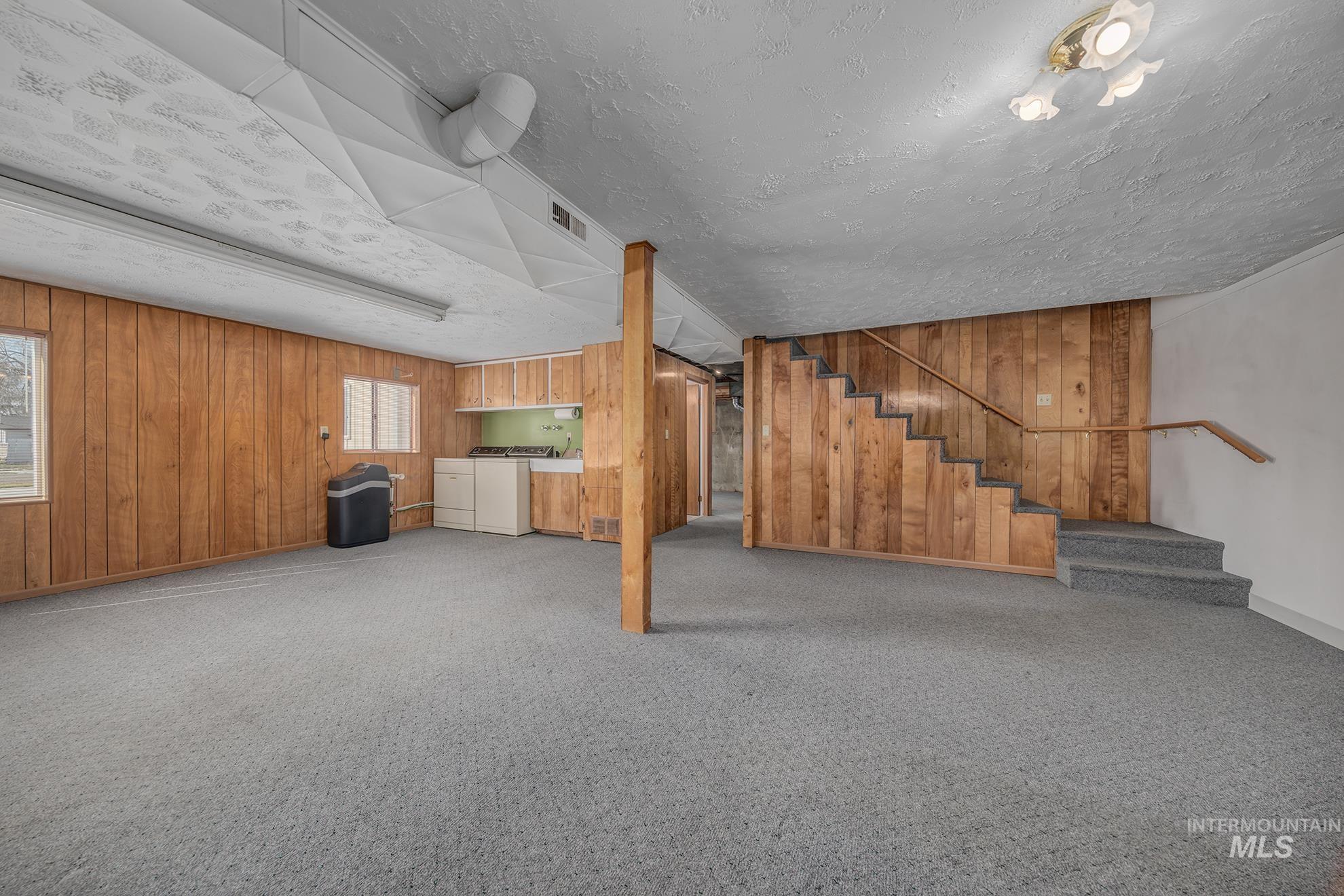 647 NW 3rd Street, Ontario, Oregon 97914, 3 Bedrooms, 2 Bathrooms, Residential For Sale, Price $349,000,MLS 98978684