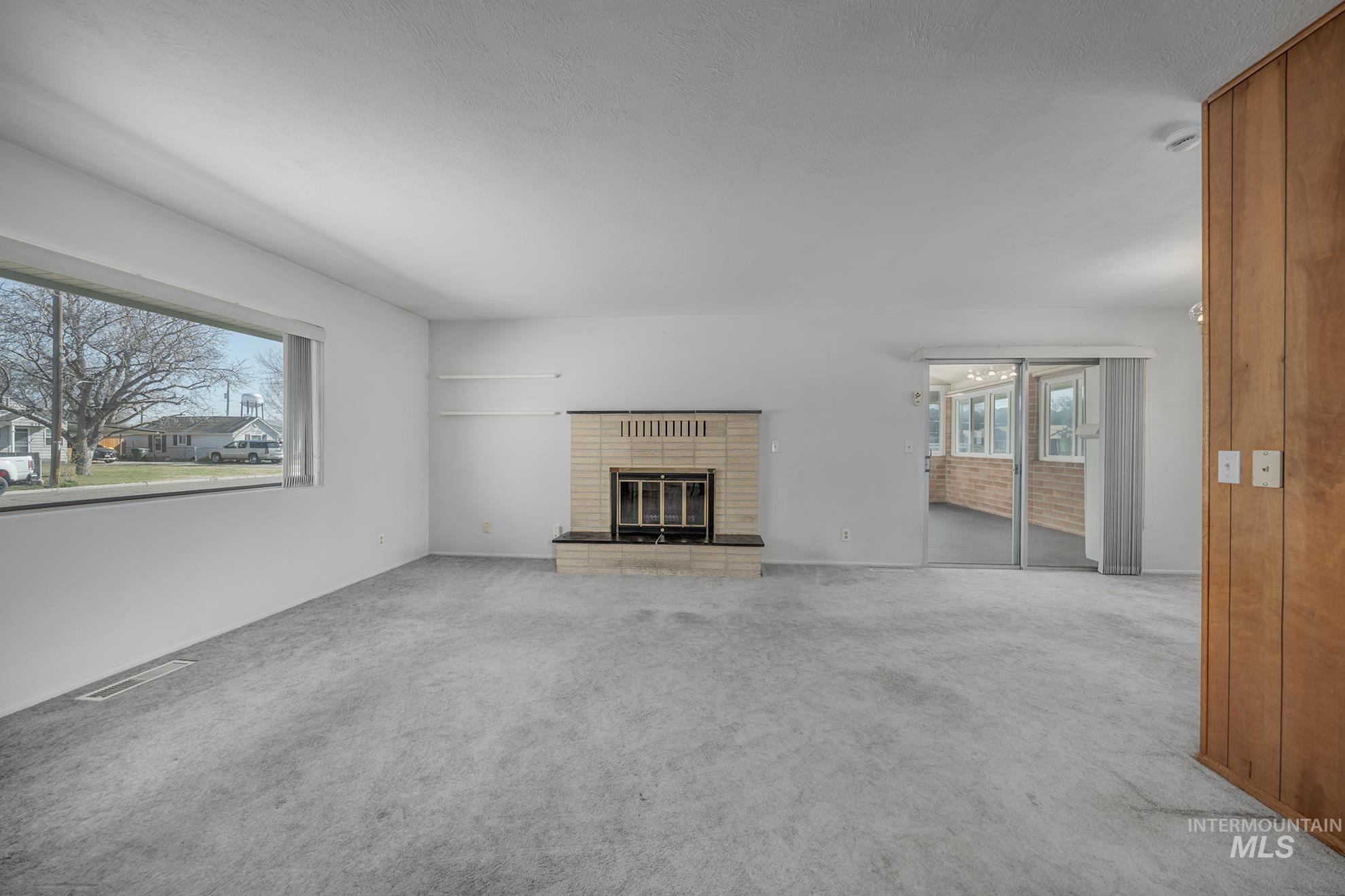 647 NW 3rd Street, Ontario, Oregon 97914, 3 Bedrooms, 2 Bathrooms, Residential For Sale, Price $349,000,MLS 98978684