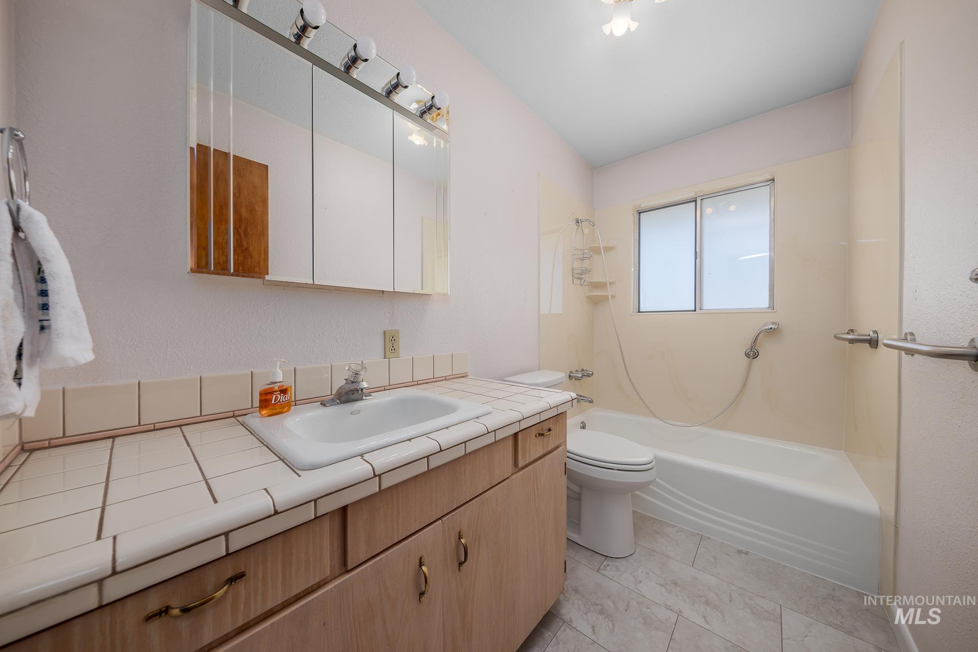 647 NW 3rd Street, Ontario, Oregon 97914, 3 Bedrooms, 2 Bathrooms, Residential For Sale, Price $349,000,MLS 98978684