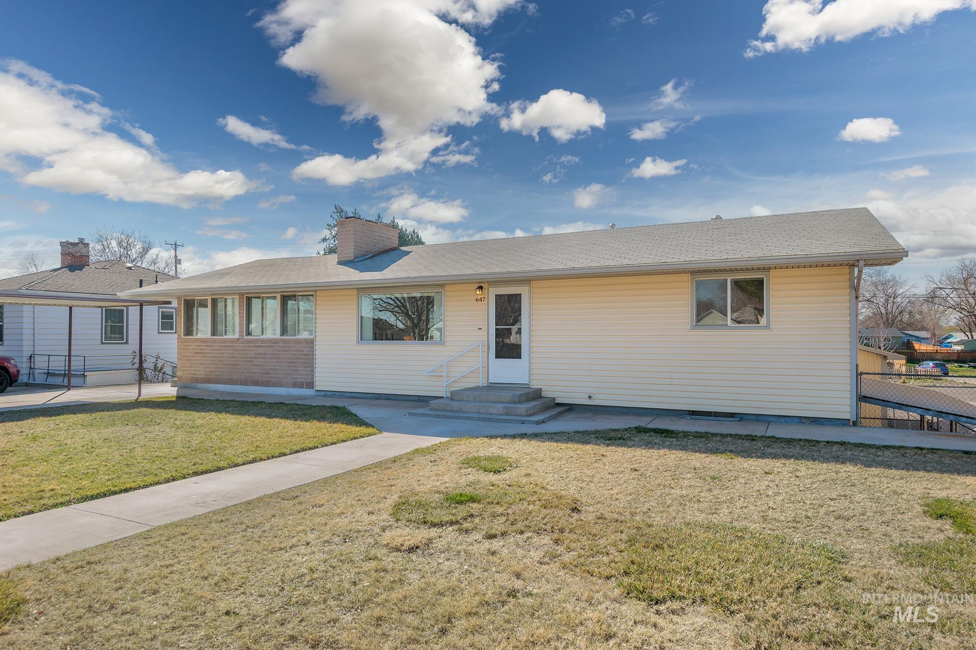 647 NW 3rd Street, Ontario, Oregon 97914, 3 Bedrooms, 2 Bathrooms, Residential For Sale, Price $349,000,MLS 98978684