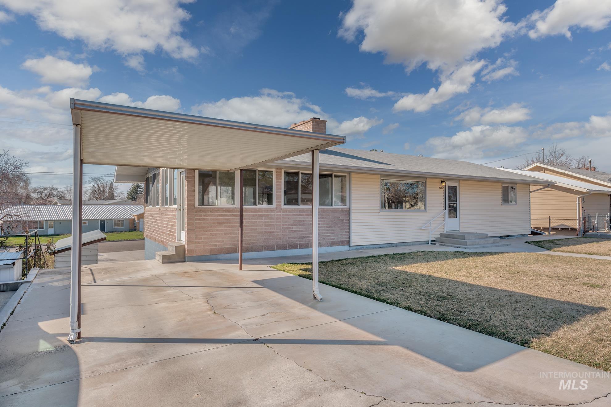 647 NW 3rd Street, Ontario, Oregon 97914, 3 Bedrooms, 2 Bathrooms, Residential For Sale, Price $349,000,MLS 98978684